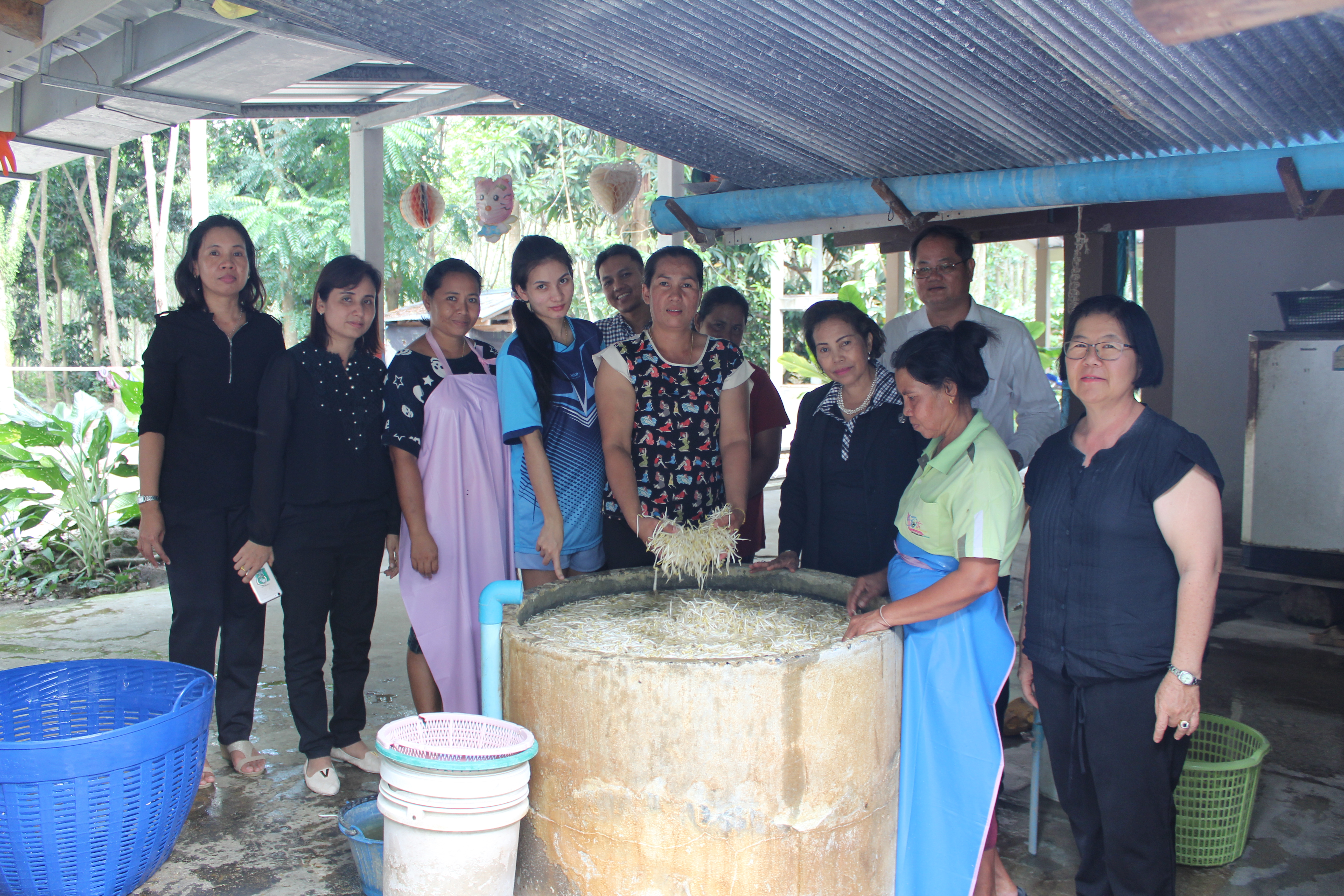 ผู้ตรวจราชการกรมฯ เยี่ยมชมให้กำลังใจกลุ่มอาชีพกองทุนพัฒนาบทบาทสตรี