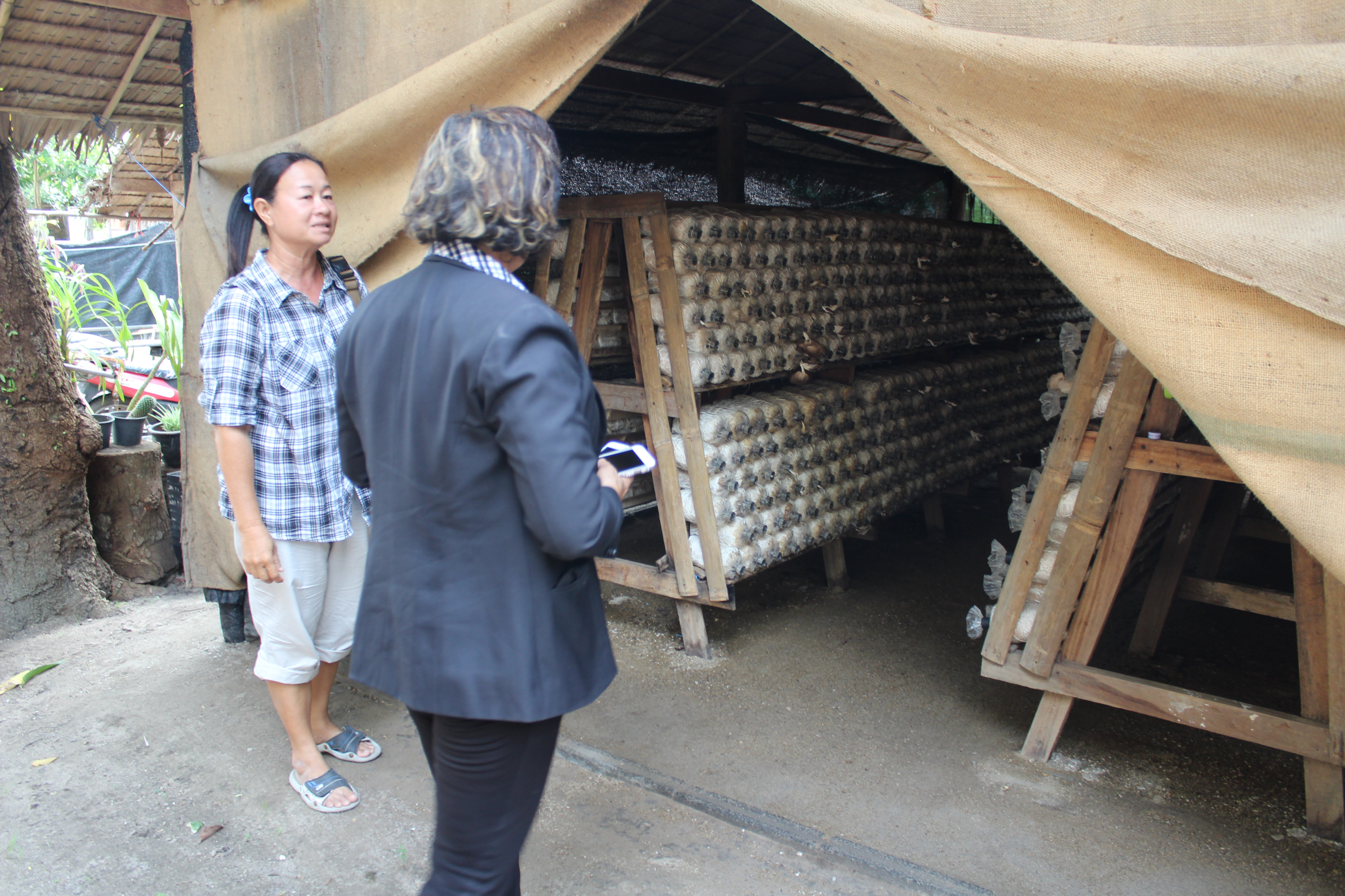 ผู้ตรวจราชการกรมฯ เยี่ยมชมให้กำลังใจกลุ่มอาชีพกองทุนพัฒนาบทบาทสตรี