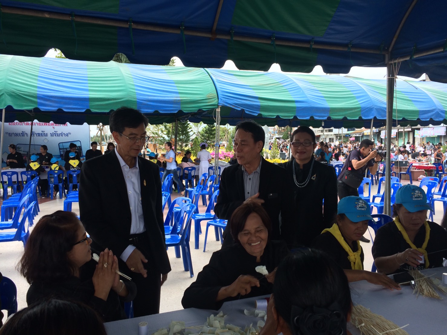 โครงการจังหวัดสุราษฎร์ธานีรวมใจ ทำดอกไม้จันทร์ ถวายพ่อหลวงสู่สรวงสวรรค์