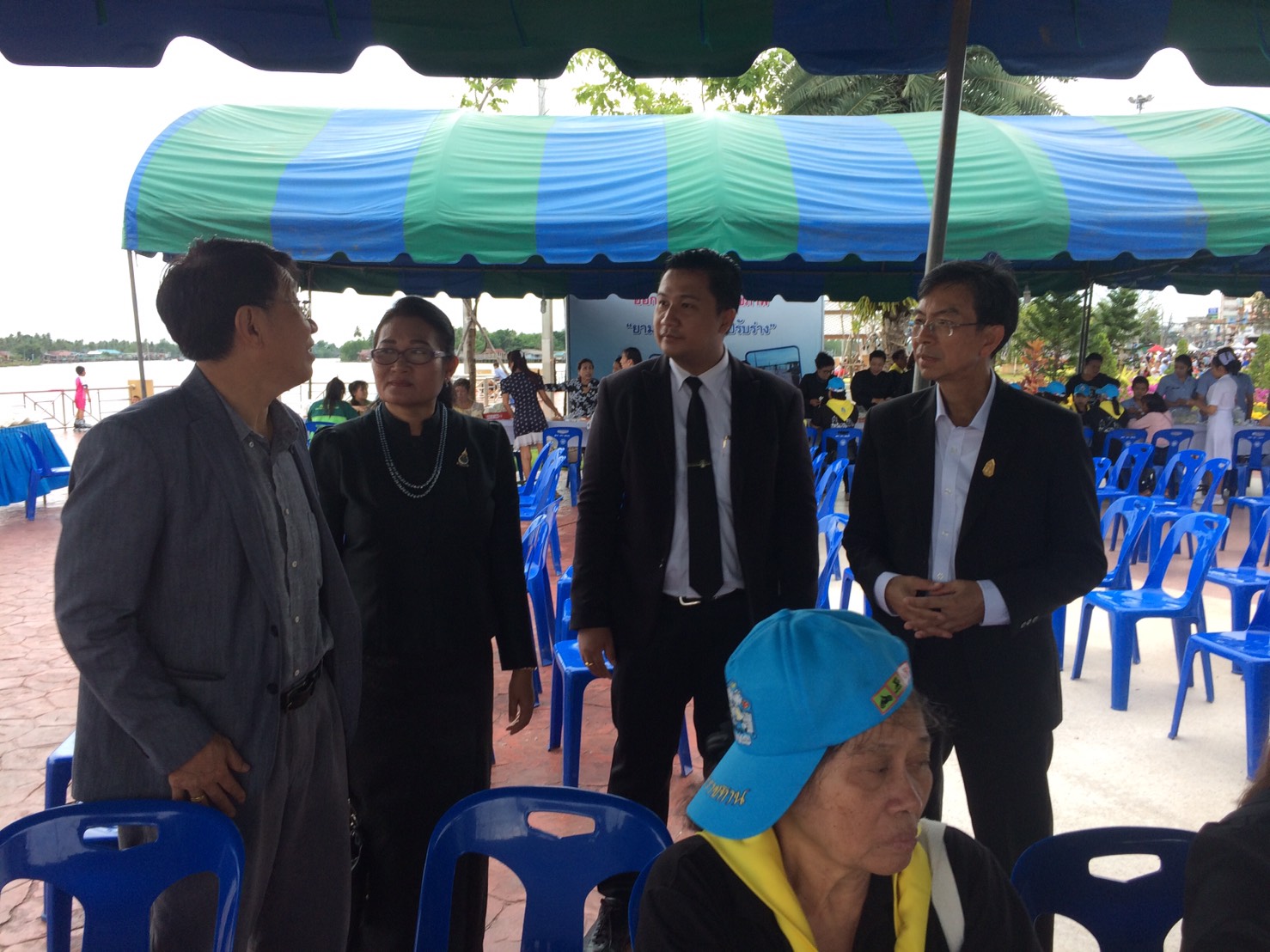 โครงการจังหวัดสุราษฎร์ธานีรวมใจ ทำดอกไม้จันทร์ ถวายพ่อหลวงสู่สรวงสวรรค์