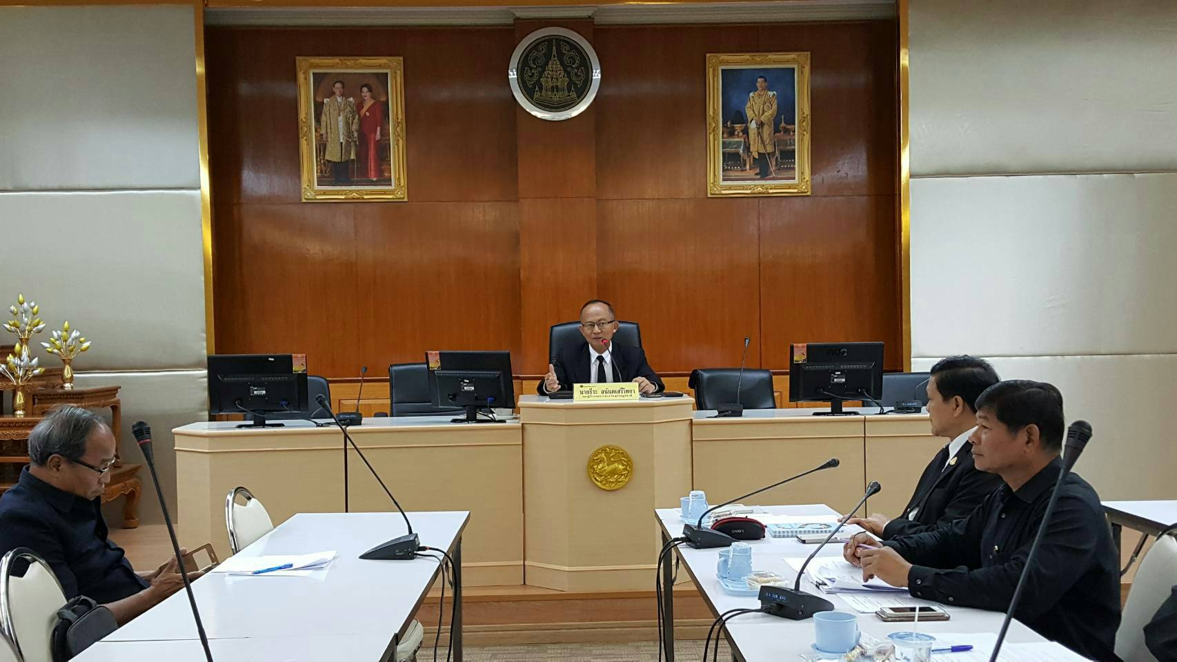 ประชุมคณะกรรมการประสานและขับเคลื่อนนโยบายสานพลังประชารัฐจังหวัดสุราษฎร์ธานี