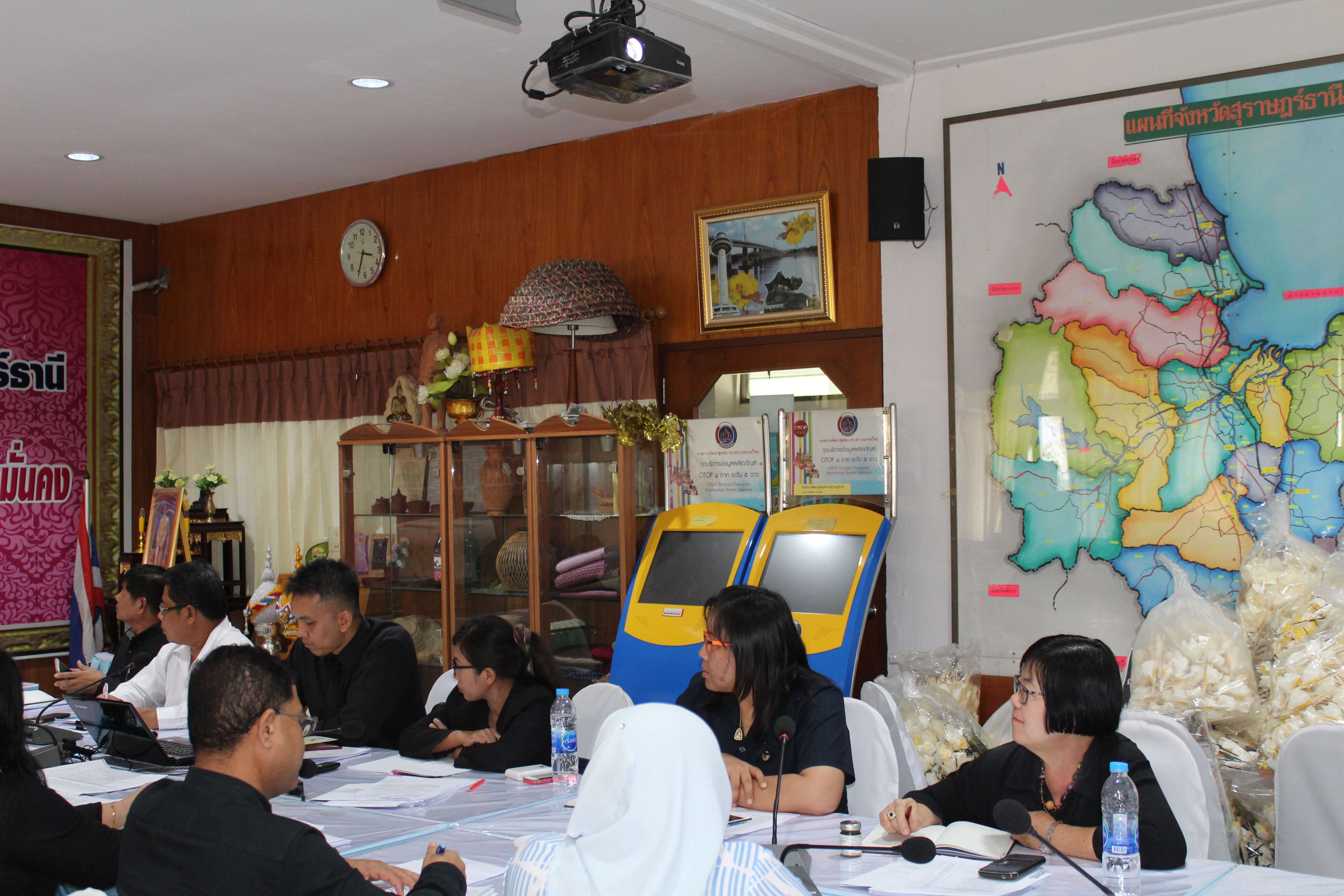 พัฒนาการจังหวัดสุราษฎร์ธานี รประชุมหัวหน้ากลุ่มงาน/ฝ่าย ผู้ช่วยหัวหน้ากลุ่มงาน ในการวางแผนการดำเนินงานกิจกรรม/โครงการตามยุทธศาสตร์กรมการพัฒนาชุมชน ประจำปีงบประมาณ 2561