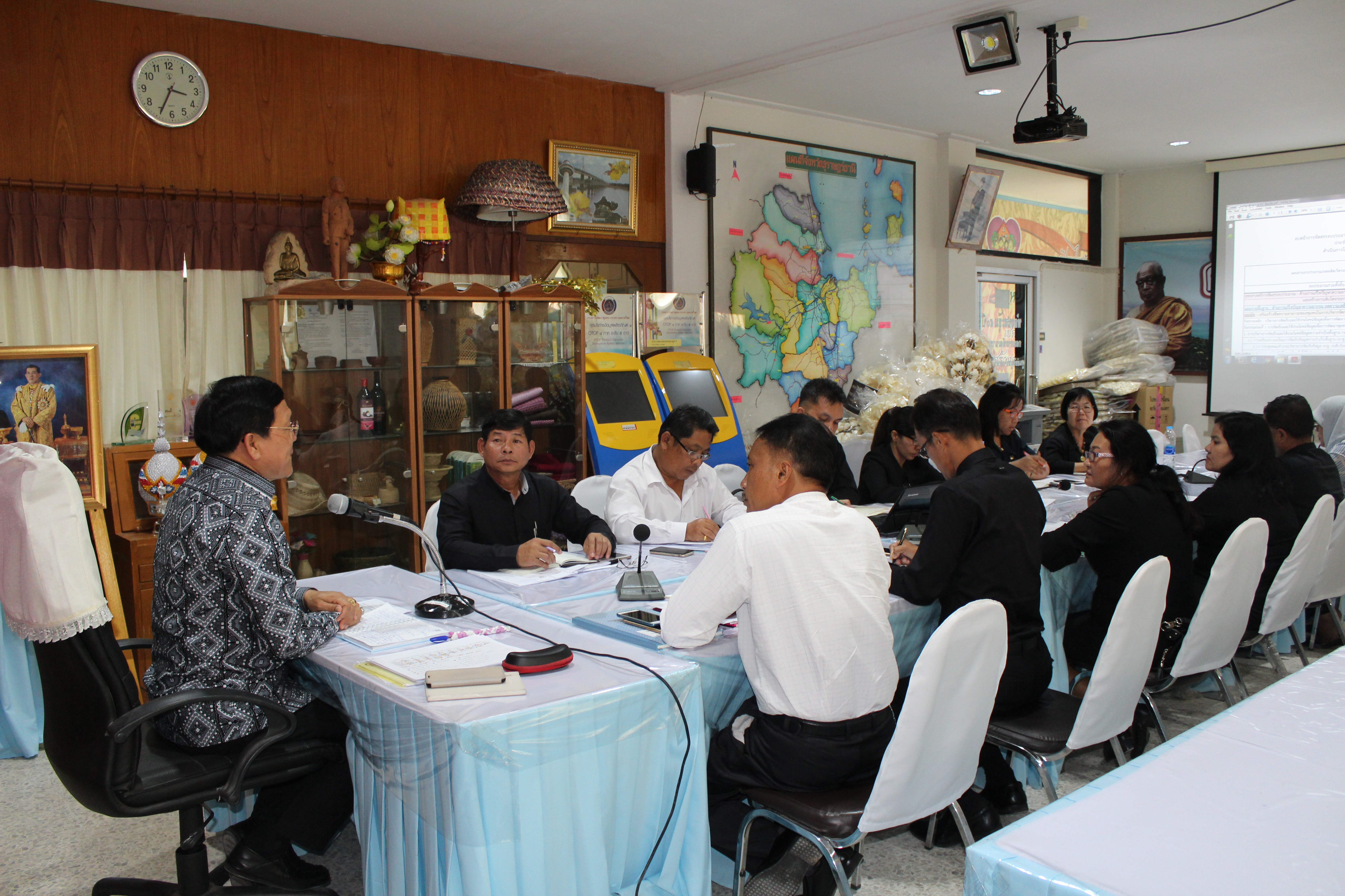 พัฒนาการจังหวัดสุราษฎร์ธานี รประชุมหัวหน้ากลุ่มงาน/ฝ่าย ผู้ช่วยหัวหน้ากลุ่มงาน ในการวางแผนการดำเนินงานกิจกรรม/โครงการตามยุทธศาสตร์กรมการพัฒนาชุมชน ประจำปีงบประมาณ 2561