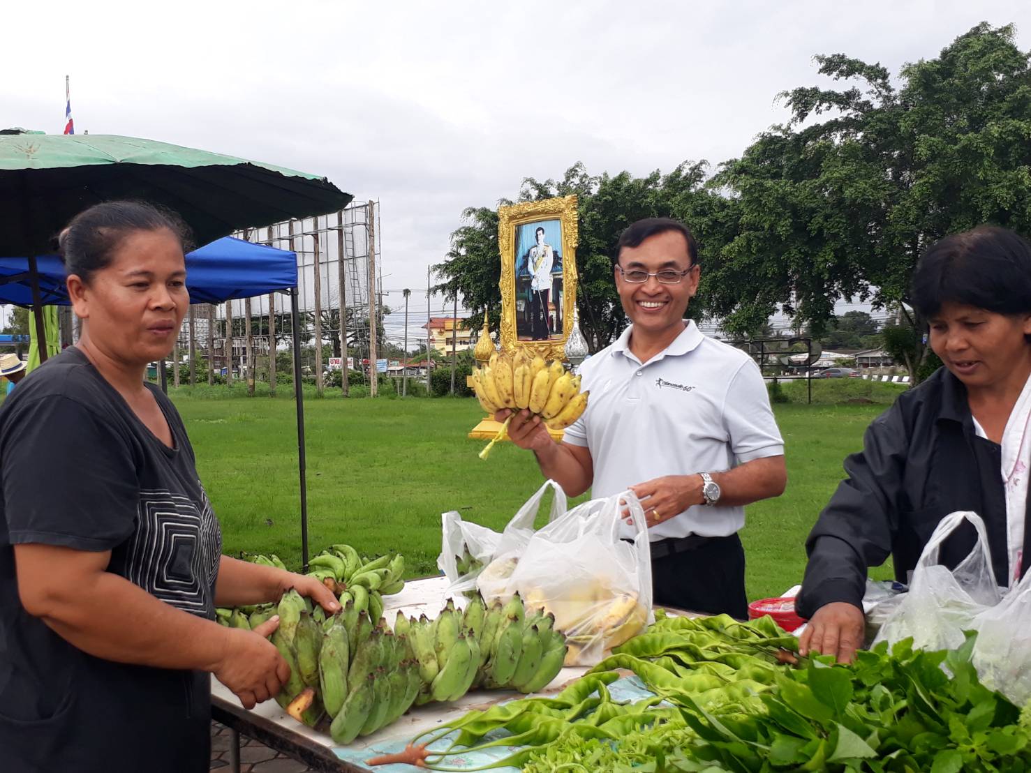 KICK OFF !!! ตลาดประชารัฐจังหวัดสุราษฎร์ธานีเต็มพื้นที่ 19 อำเภอ