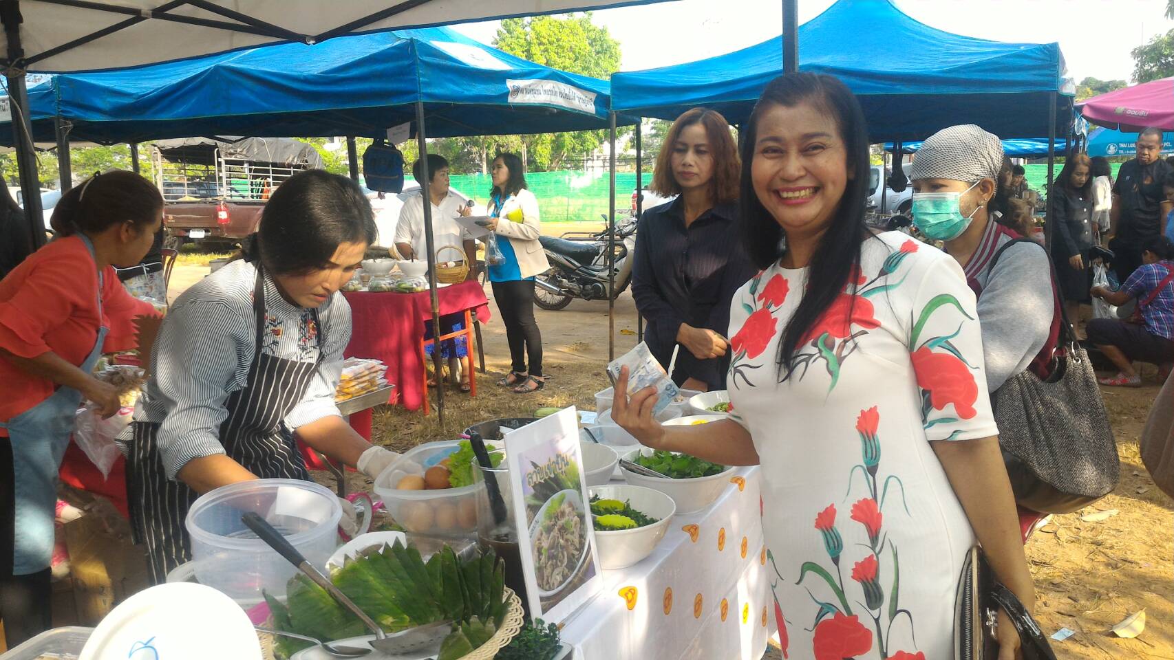 คึกคัก!!! ตลาดประชารัฐคนไทยยิ้มได้จังหวัดสุราษฎร์ธานี
