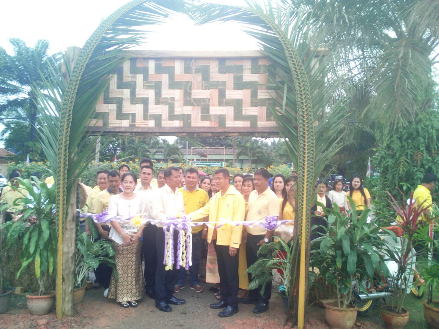 KICK OFF !!! ตลาดประชารัฐจังหวัดสุราษฎร์ธานีเต็มพื้นที่ 19 อำเภอ