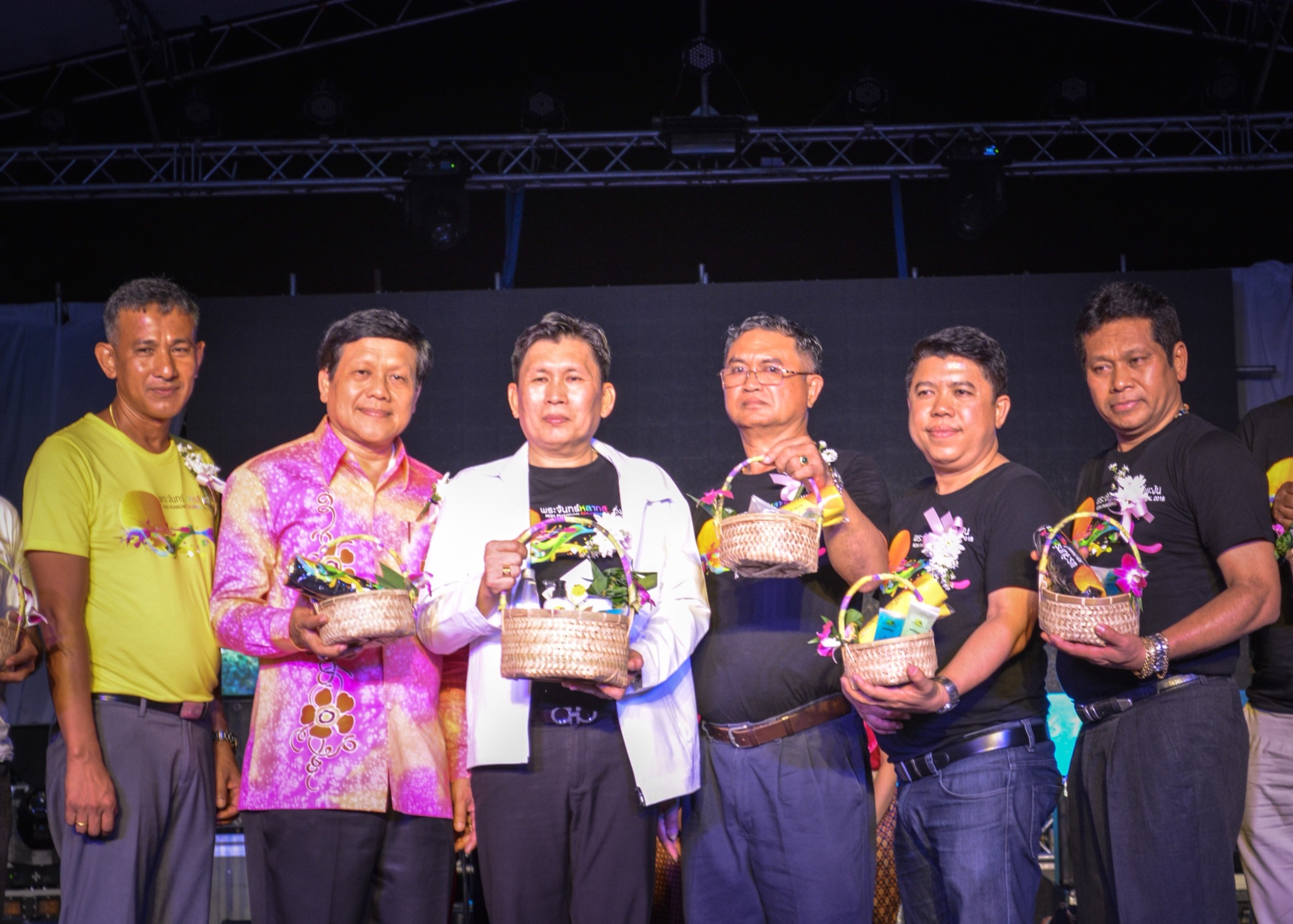 เปิดงานพระจันทร์หลากสี ที่พะงัน อย่างยิ่งใหญ่