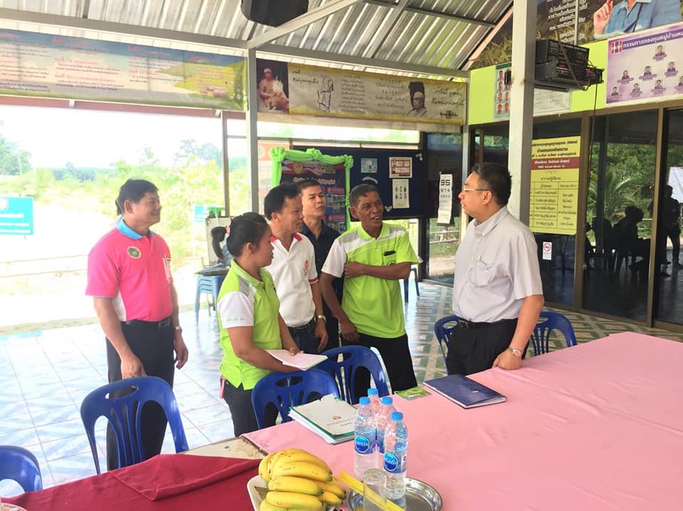 ผู้ว่าราชการจังหวัดสุราษฎร์ธานี เยี่ยมหมู่บ้านเศรษฐกิจพอเพียงบ้านหนองผักหนาม