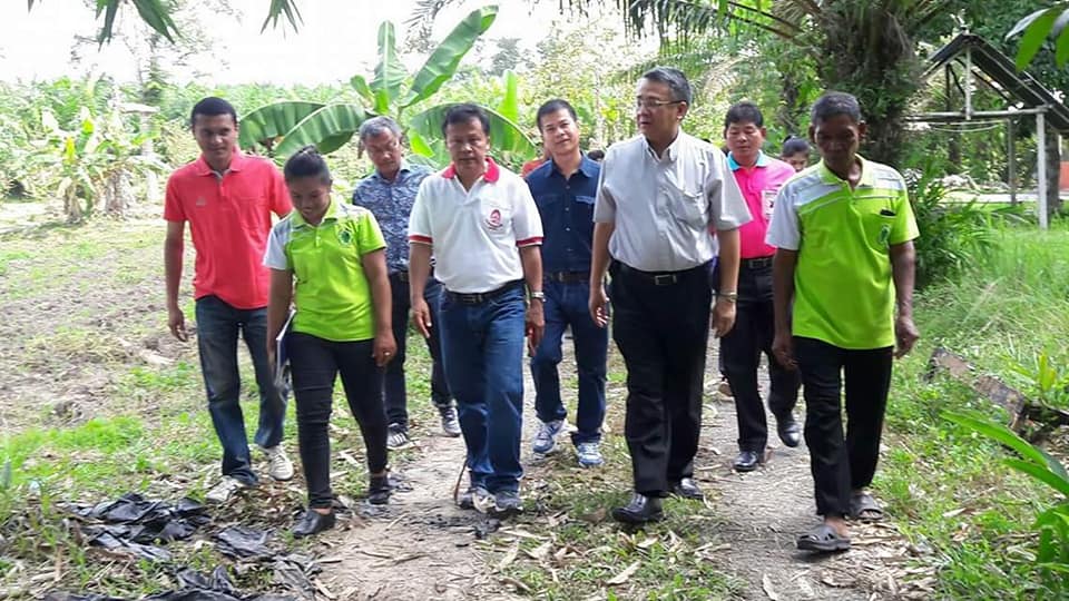 ผู้ว่าราชการจังหวัดสุราษฎร์ธานี เยี่ยมหมู่บ้านเศรษฐกิจพอเพียงบ้านหนองผักหนาม
