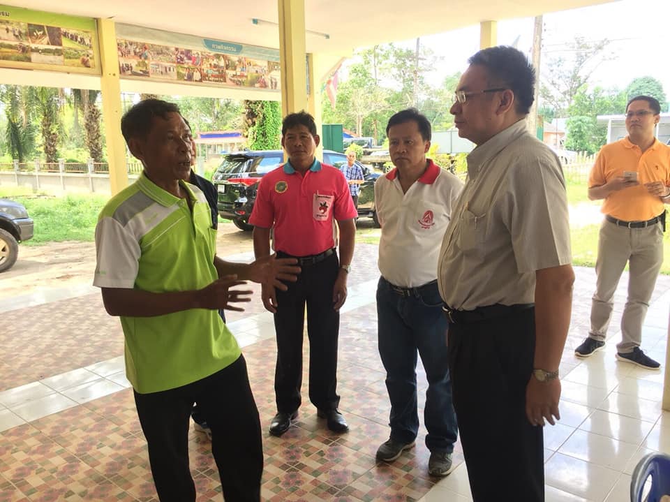 ผู้ว่าราชการจังหวัดสุราษฎร์ธานี เยี่ยมหมู่บ้านเศรษฐกิจพอเพียงบ้านหนองผักหนาม