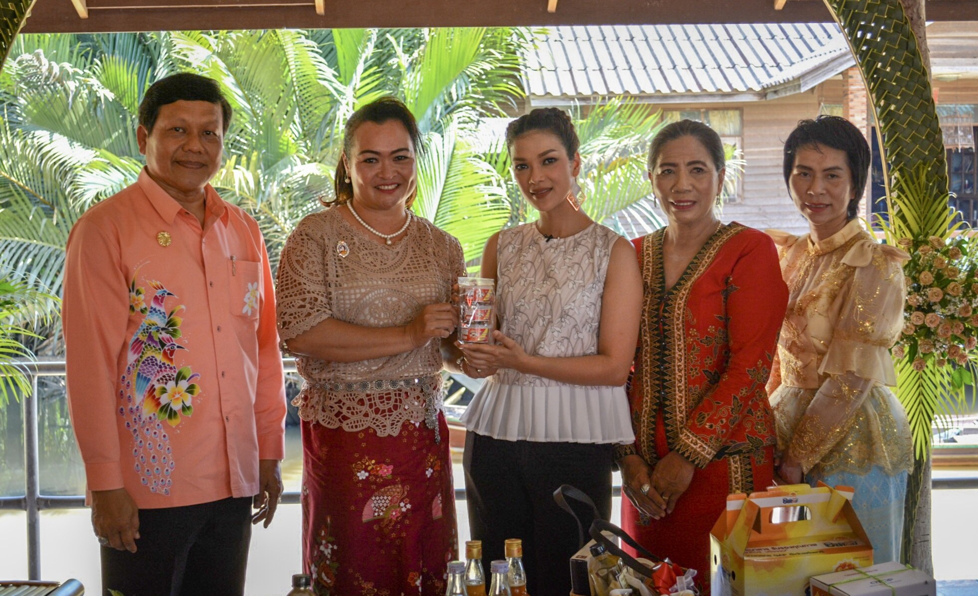 รายการนารีกระจ่าง ถ่ายทอดสด ณ ตลาดประชารัฐบางใบไม้