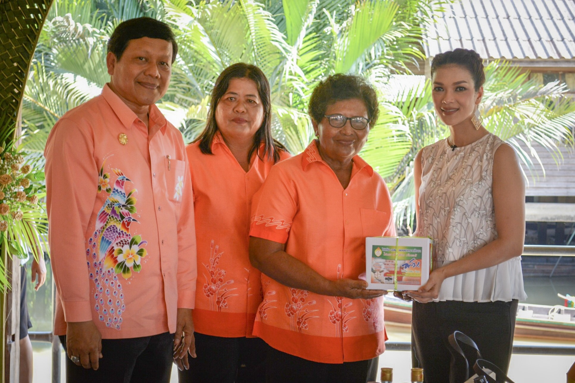 รายการนารีกระจ่าง ถ่ายทอดสด ณ ตลาดประชารัฐบางใบไม้