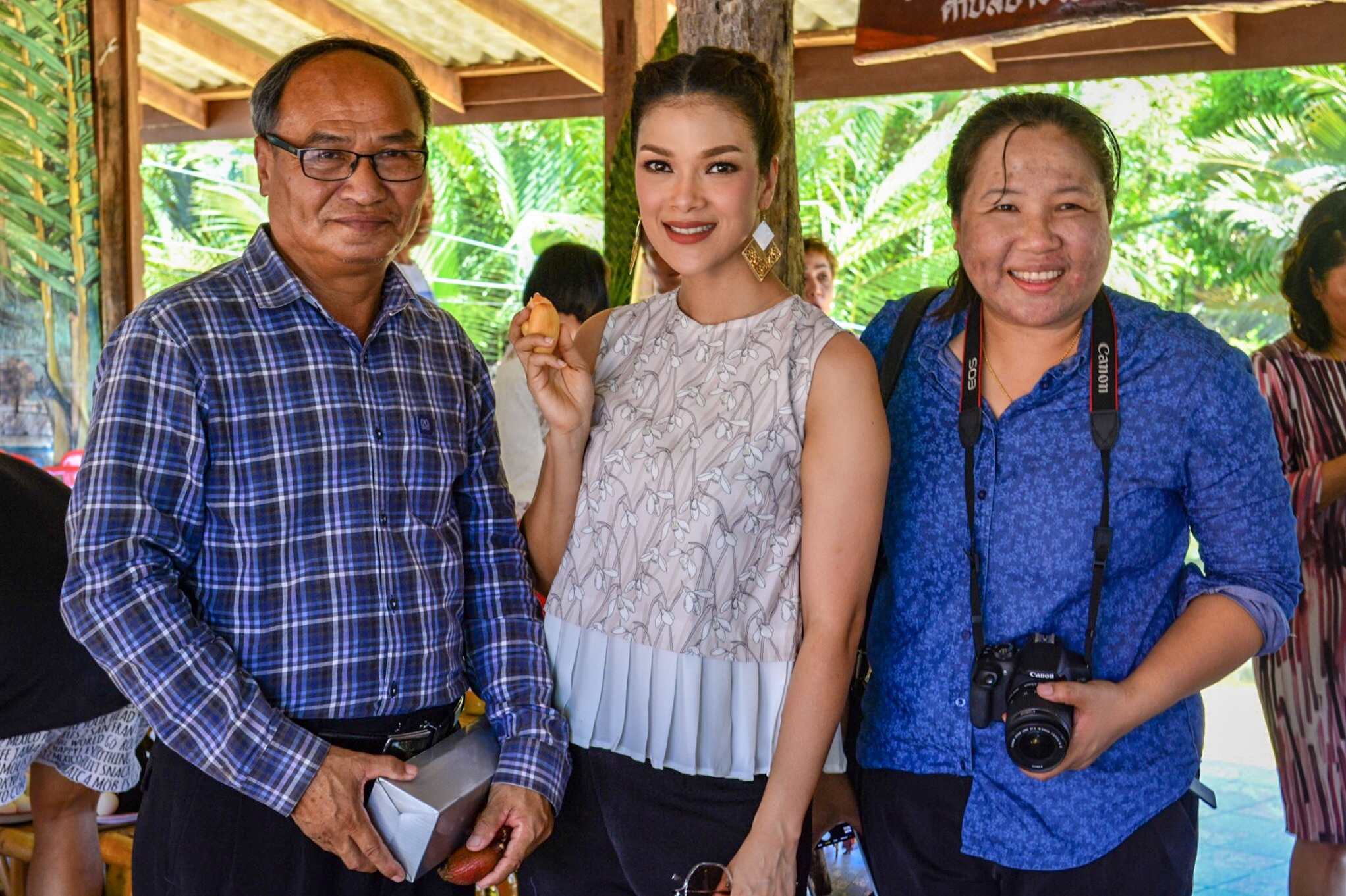 รายการนารีกระจ่าง ถ่ายทอดสด ณ ตลาดประชารัฐบางใบไม้