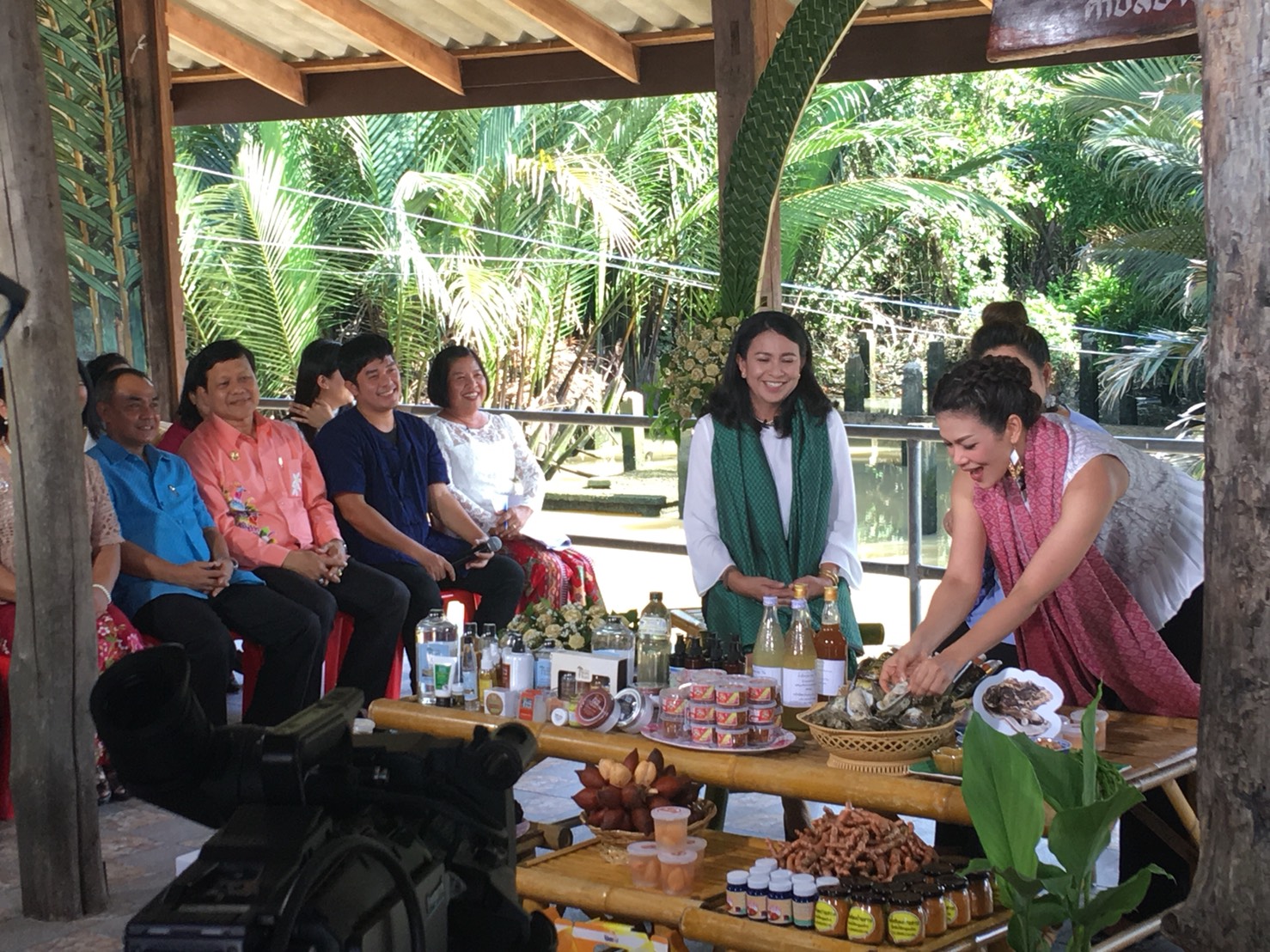 รายการนารีกระจ่าง ถ่ายทอดสด ณ ตลาดประชารัฐบางใบไม้