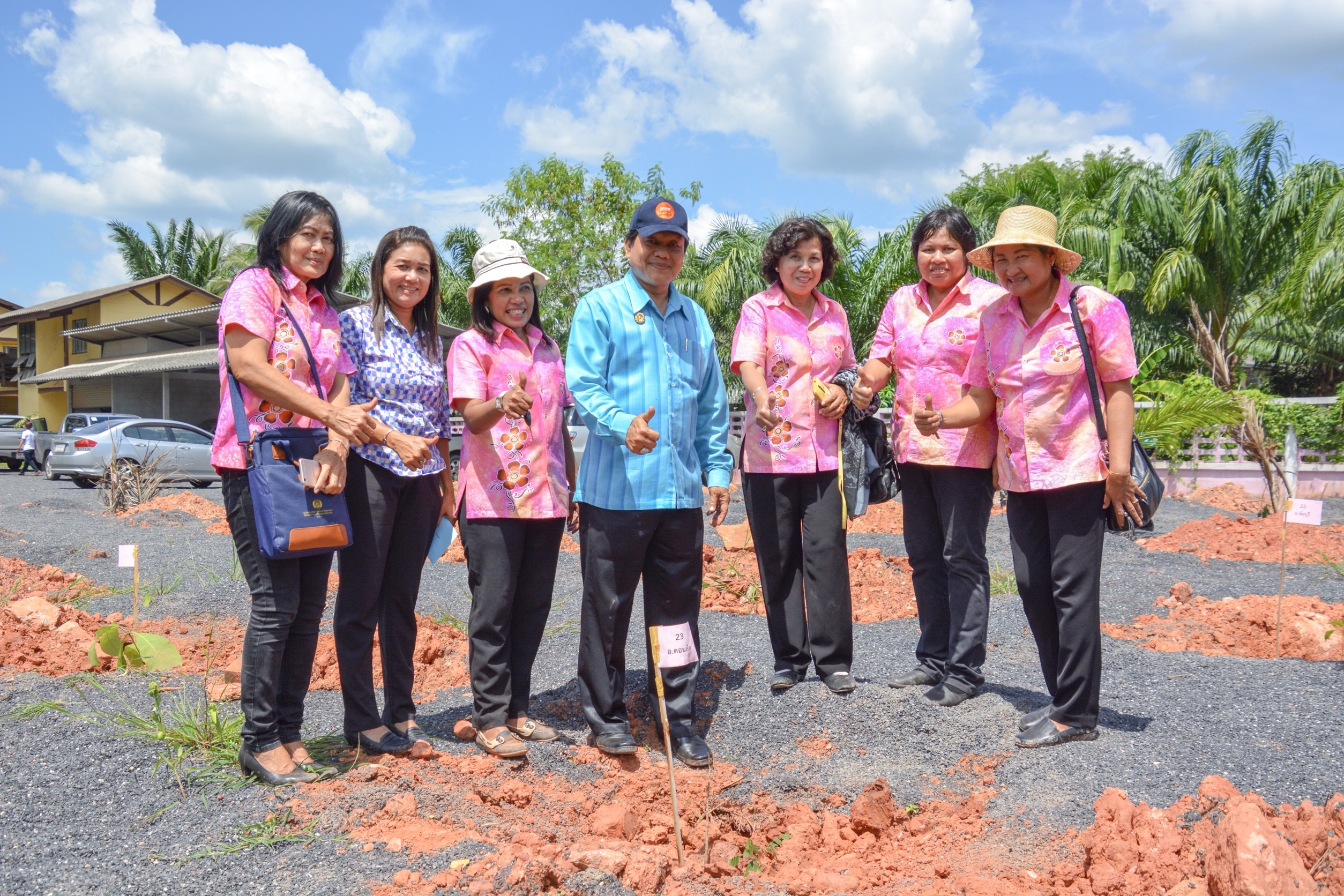 โครงการ พช.ร่วมใจปลูกต้นไม้ให้งอกงาม