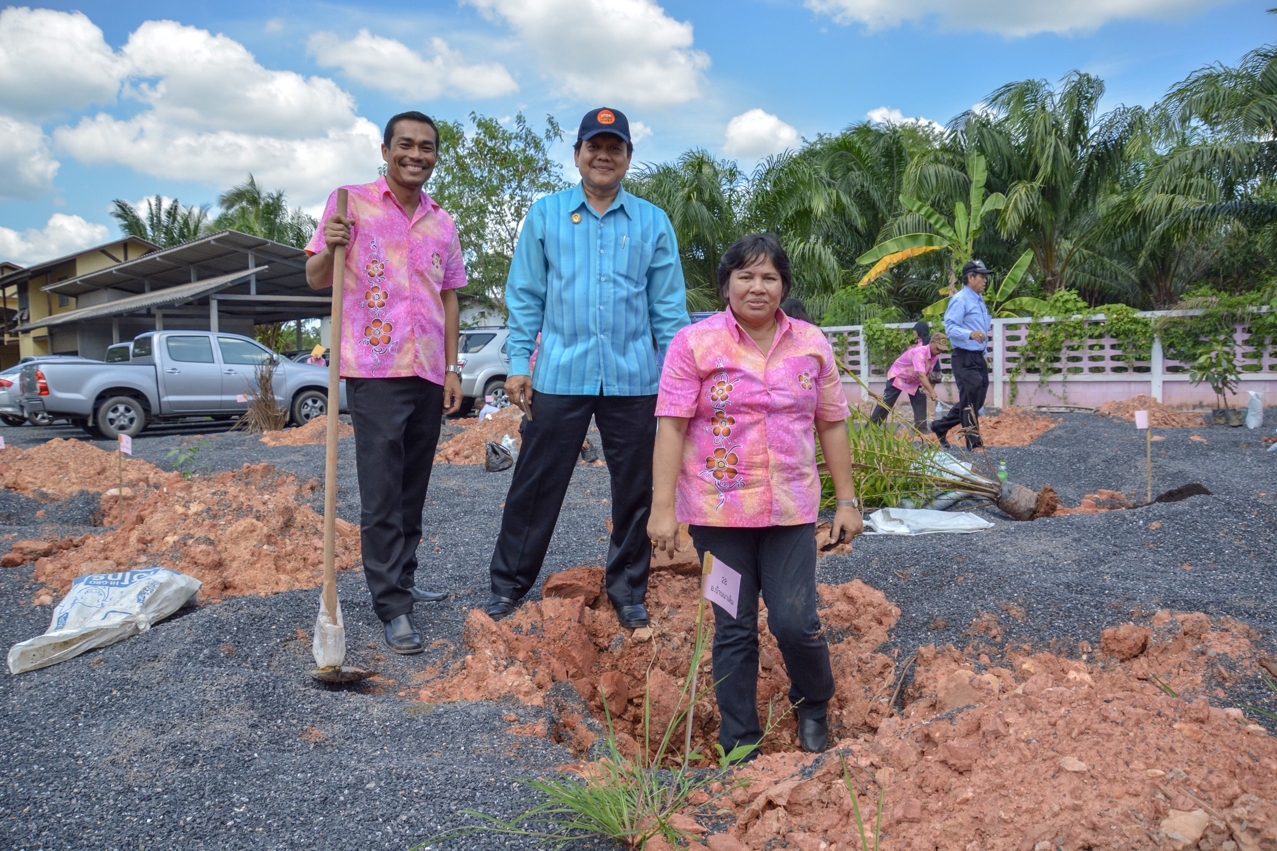 โครงการ พช.ร่วมใจปลูกต้นไม้ให้งอกงาม