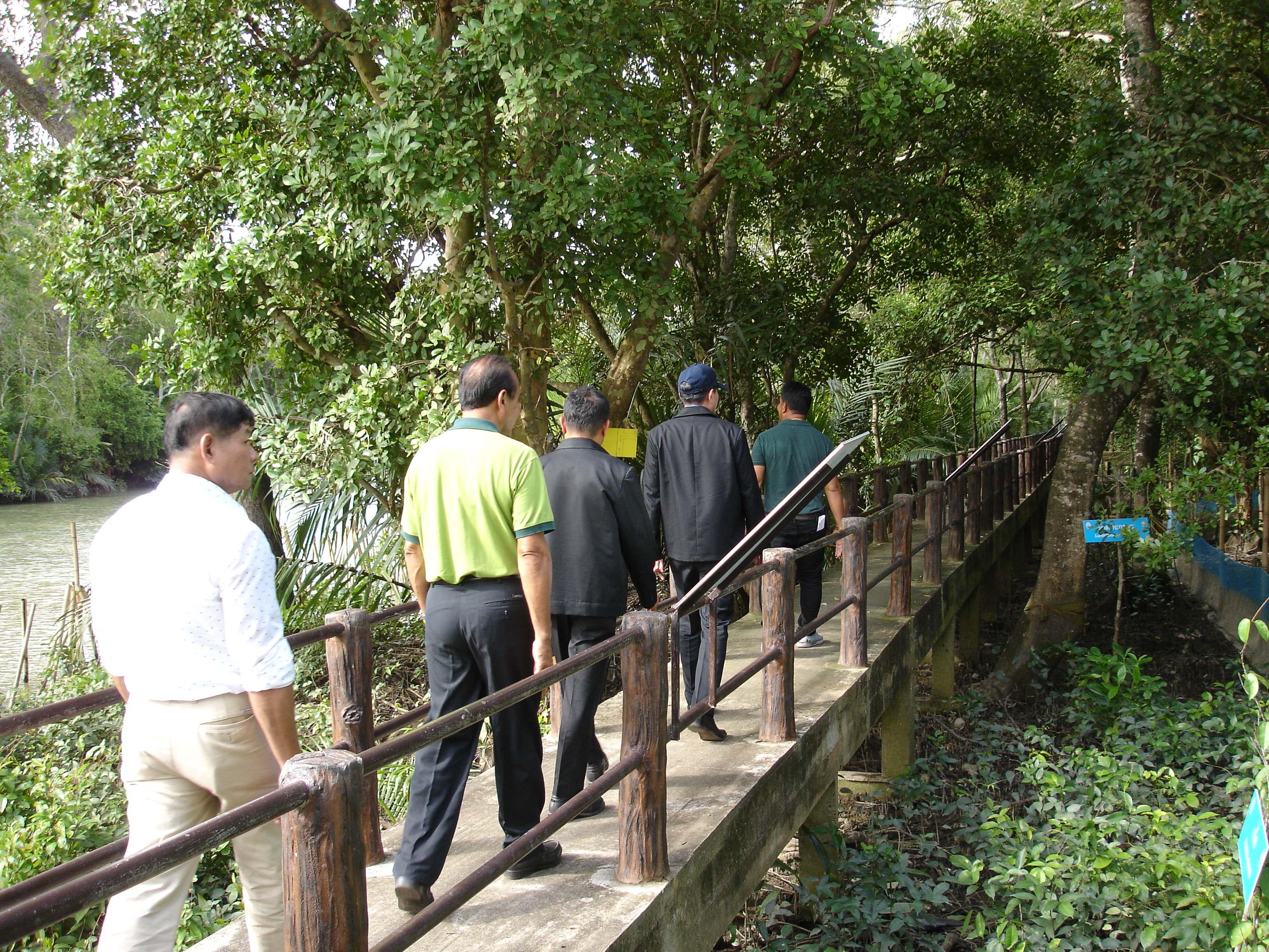 เยี่ยมและติดตามความก้าวหน้าชุมชนท่องเที่ยว OTOP นวัตวิถี บ้านห้วยทรัพย์ ต.ลีเล็ด