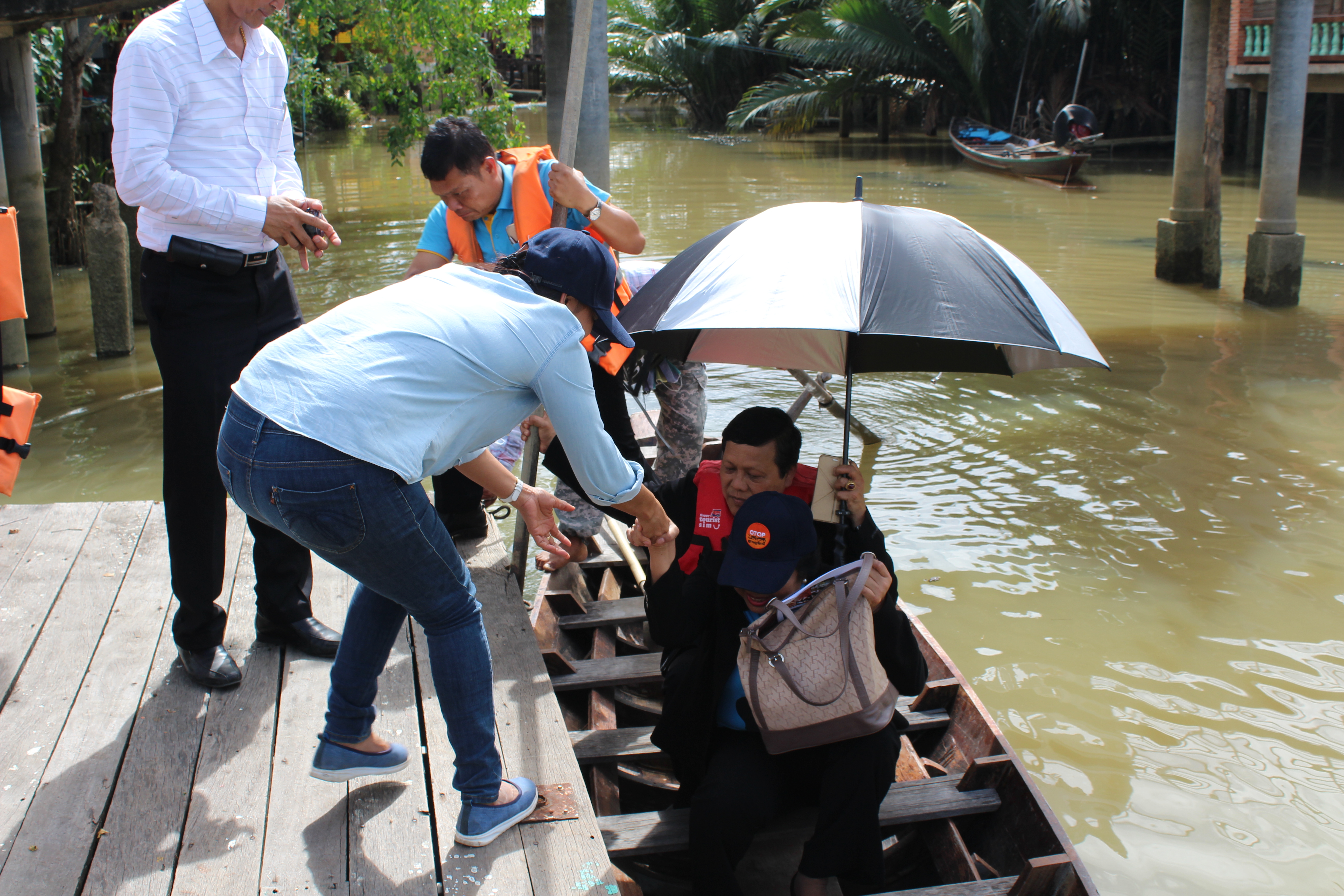 ผู้ตรวจกระทรวงมหาดไทยเยี่ยมชุมชนท่องเที่ยว OTOP นวัตวิถีตำบลบางใบไม้