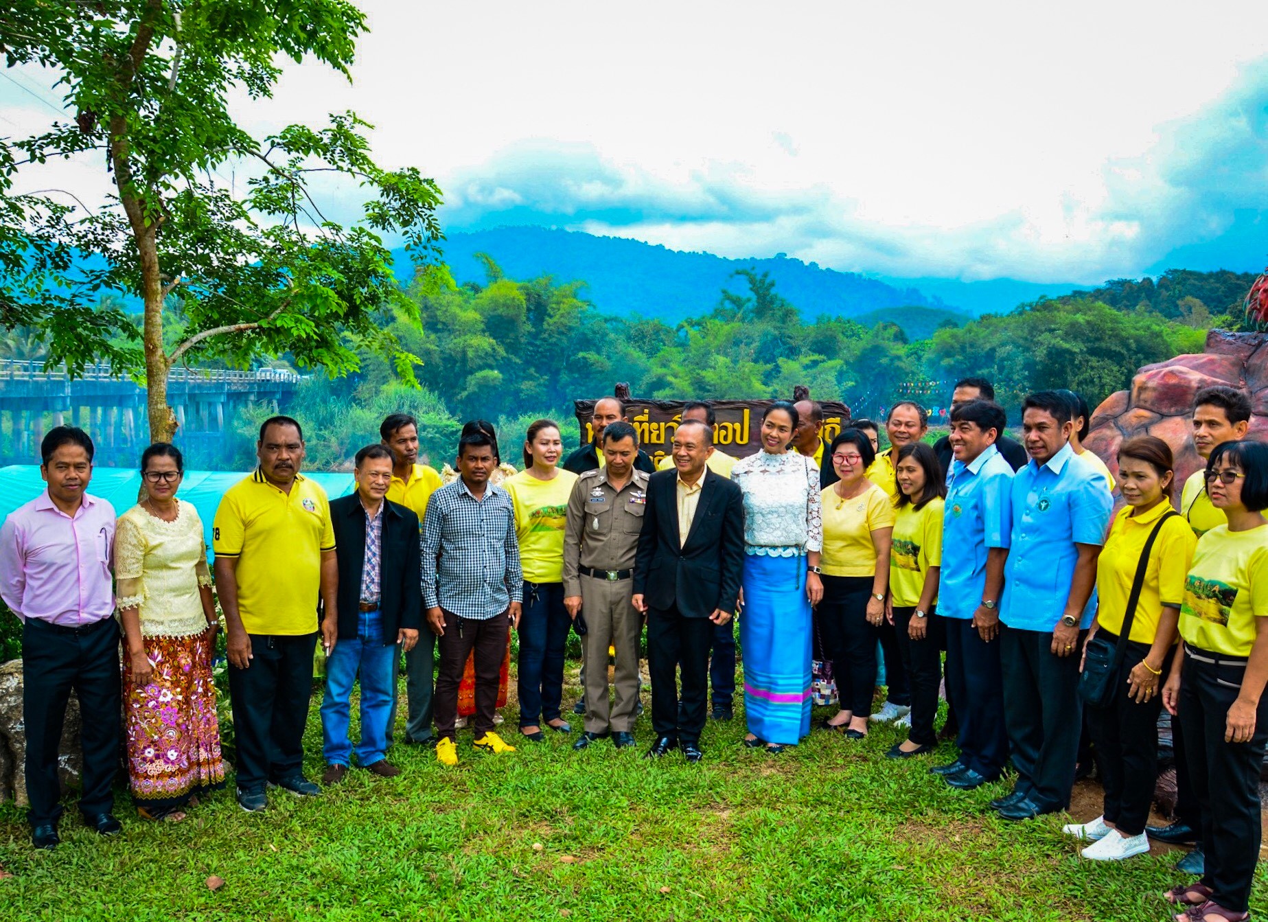 กิจกรรมการเปิดตัว หมู่บ้านท่องเที่ยว OTOP นวัตวิถีบ้านวังศิลาดิเรกสาร อำเภอบ้านนาสาร จังหวัดสุราษฎร์ธานี