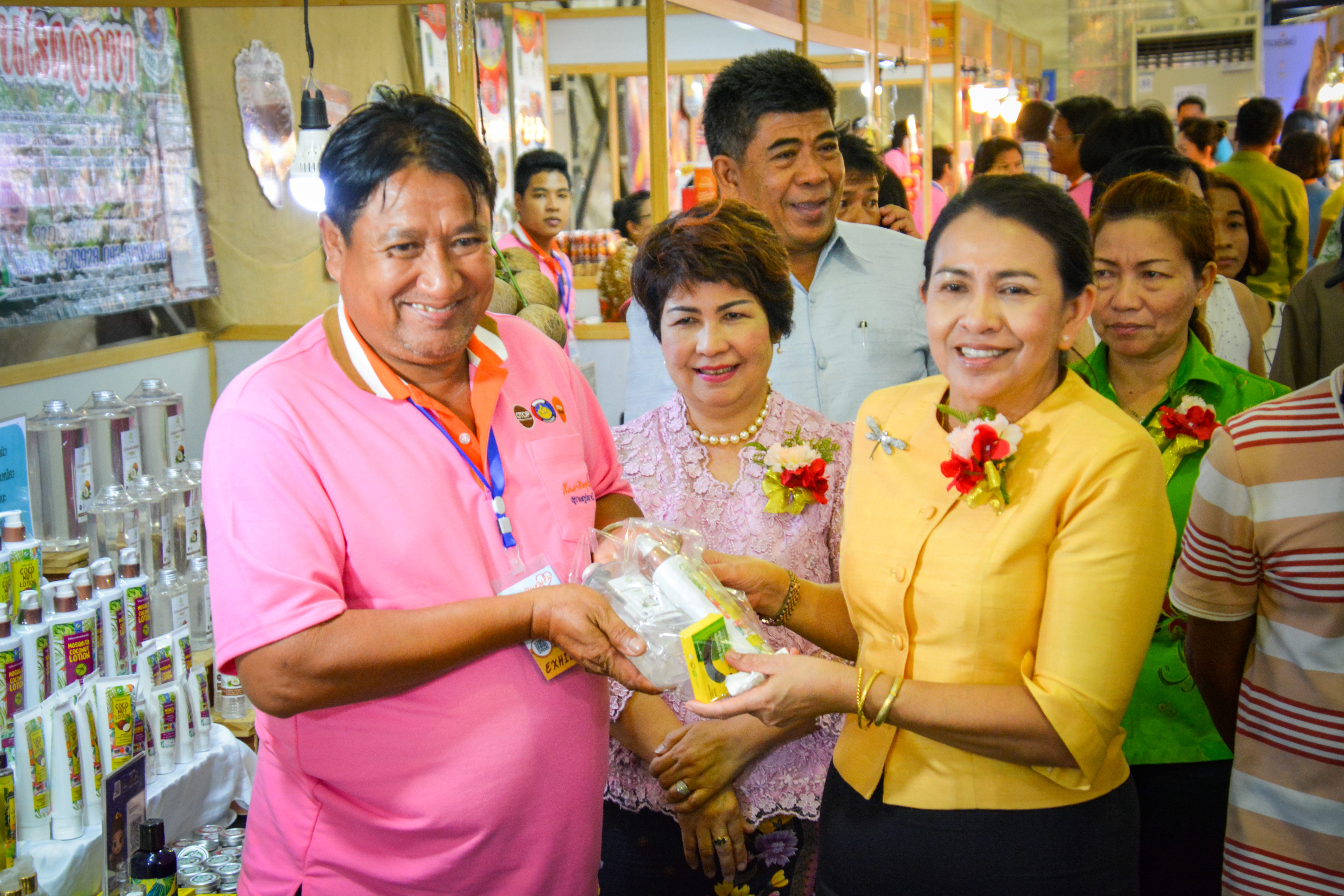สัมมาชีพชุมชน สร้างสุขประชาชน จังหวัดสุราษฎร์ธานี