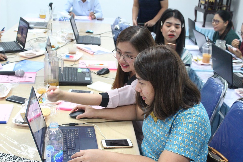 การพัฒนาศักยภาพเจ้าหน้าที่พัฒนาชุมชนด้านการประชาสัมพันธ์กิจกรรมพัฒนาชุมชน