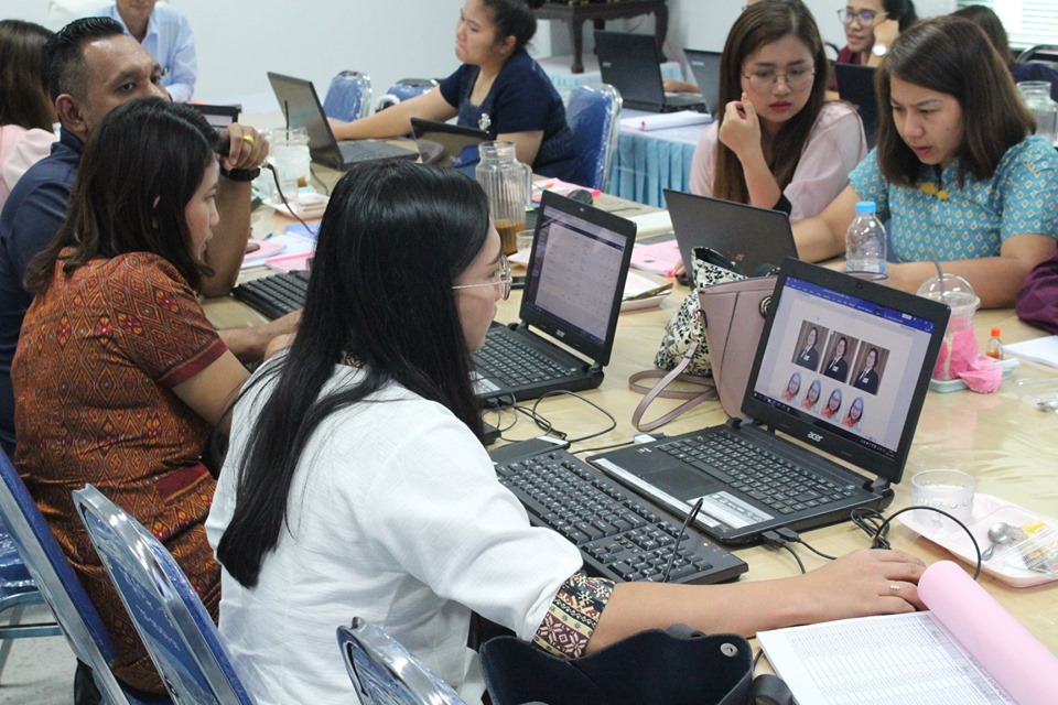 การพัฒนาศักยภาพเจ้าหน้าที่พัฒนาชุมชนด้านการประชาสัมพันธ์กิจกรรมพัฒนาชุมชน