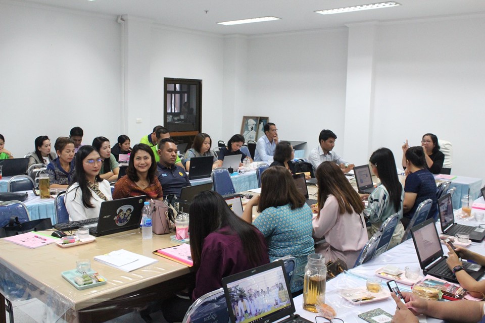 การพัฒนาศักยภาพเจ้าหน้าที่พัฒนาชุมชนด้านการประชาสัมพันธ์กิจกรรมพัฒนาชุมชน