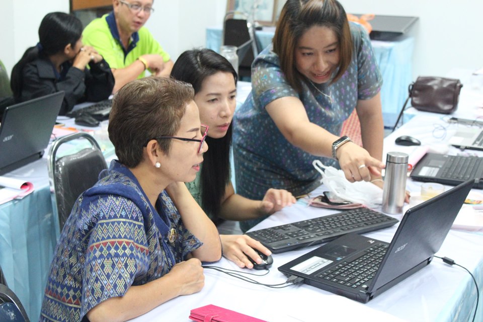 การพัฒนาศักยภาพเจ้าหน้าที่พัฒนาชุมชนด้านการประชาสัมพันธ์กิจกรรมพัฒนาชุมชน