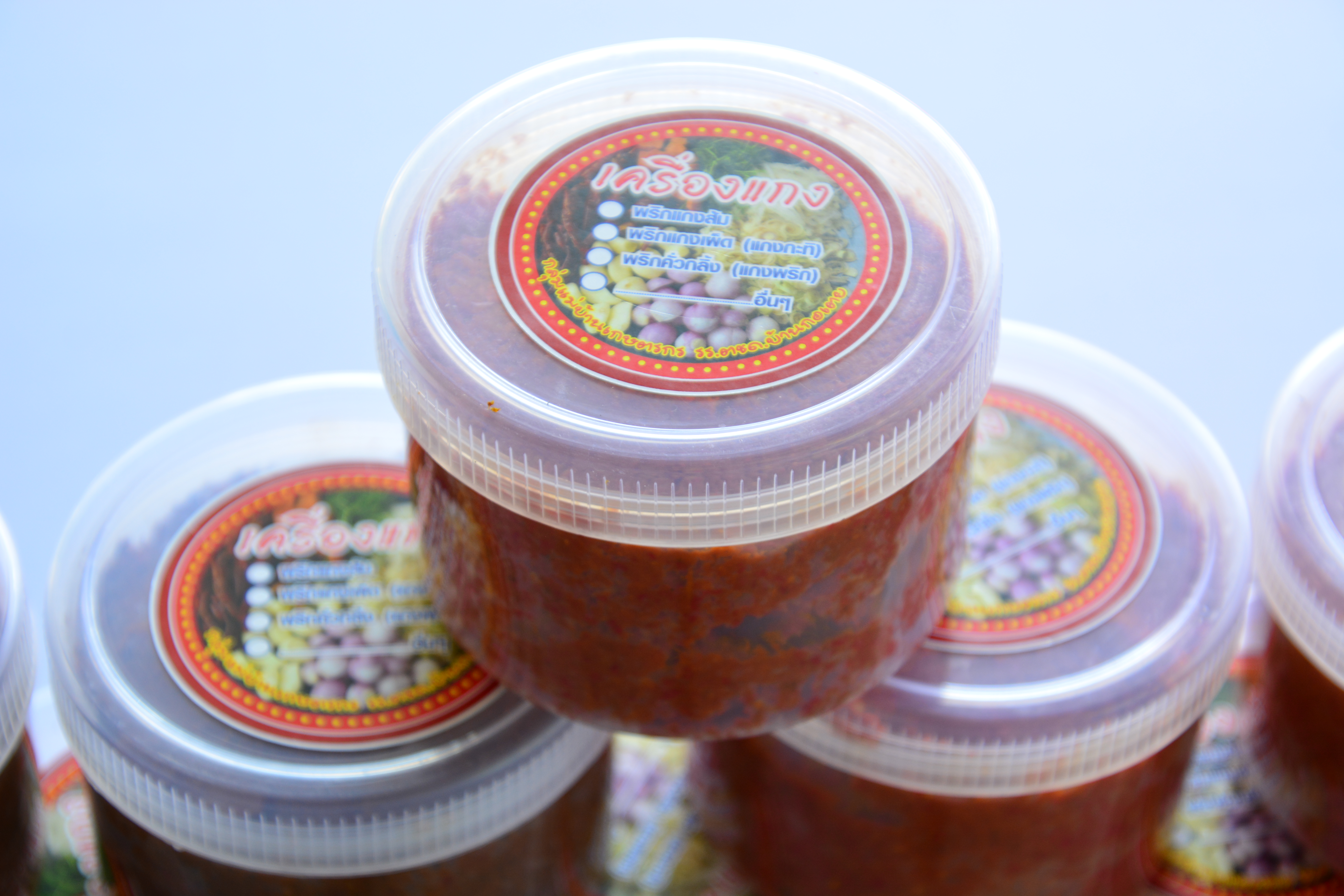 ผู้ว่าราชการจังหวัดสุราษฎร์ธานีตรวจเยี่ยมให้กำลังใจกลุ่มสัมมาชีพชุมชน