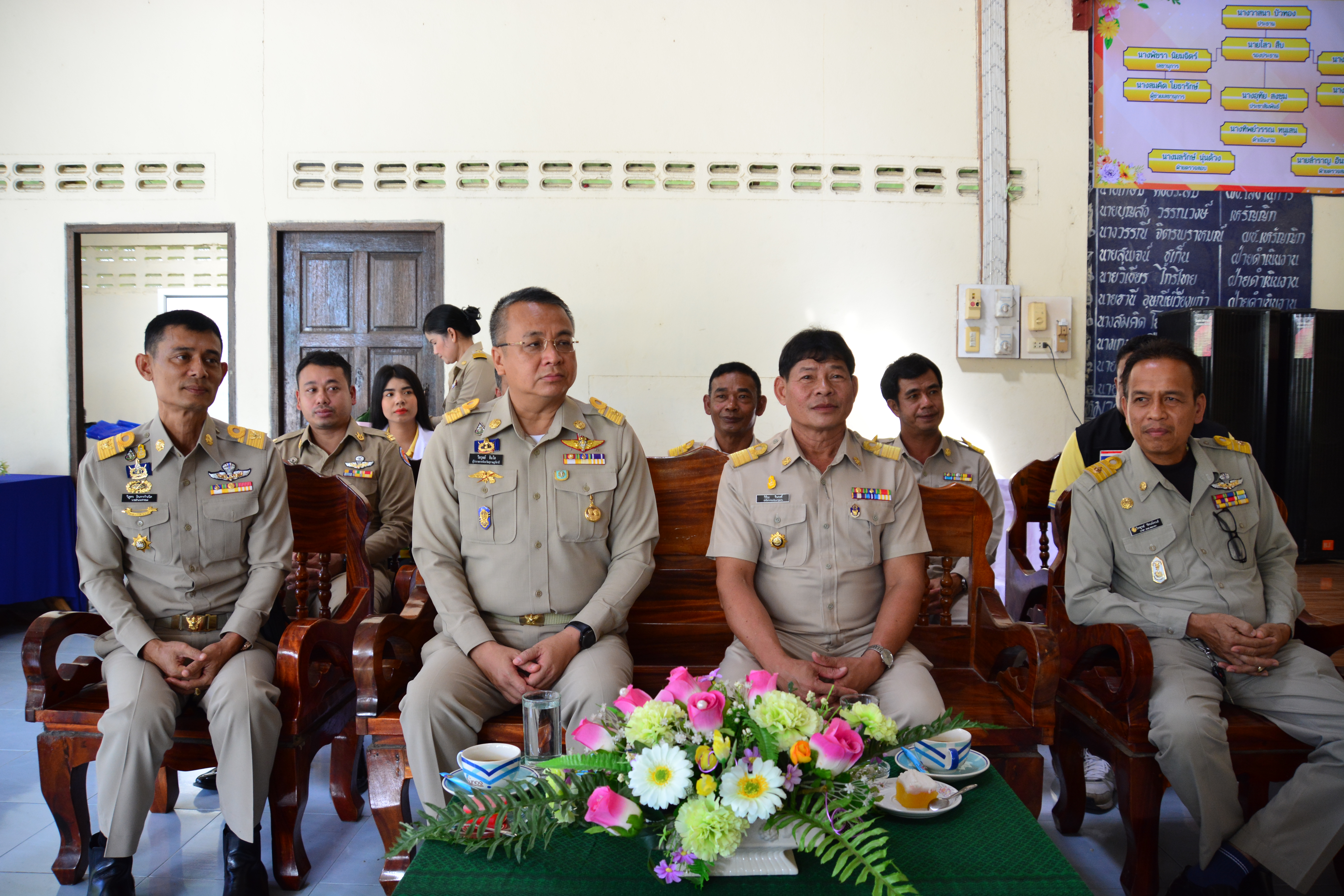 ผู้ว่าราชการจังหวัดสุราษฎร์ธานีตรวจเยี่ยมให้กำลังใจกลุ่มสัมมาชีพชุมชน