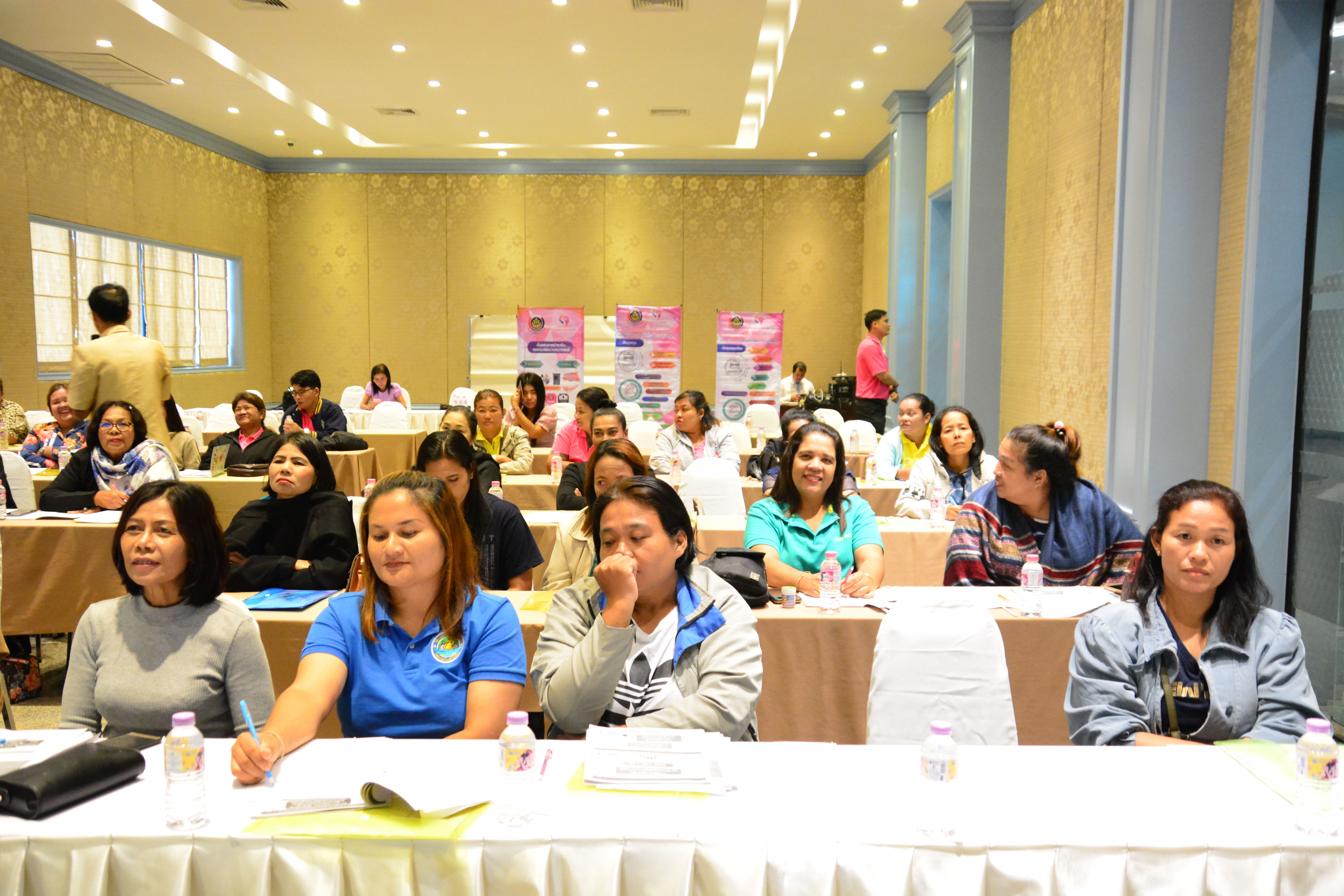 การประชุมเชิงปฏิบัติการพัฒนากลุ่มอาชีพสมาชิกกองทุนพัฒนาบทบาทสตรี