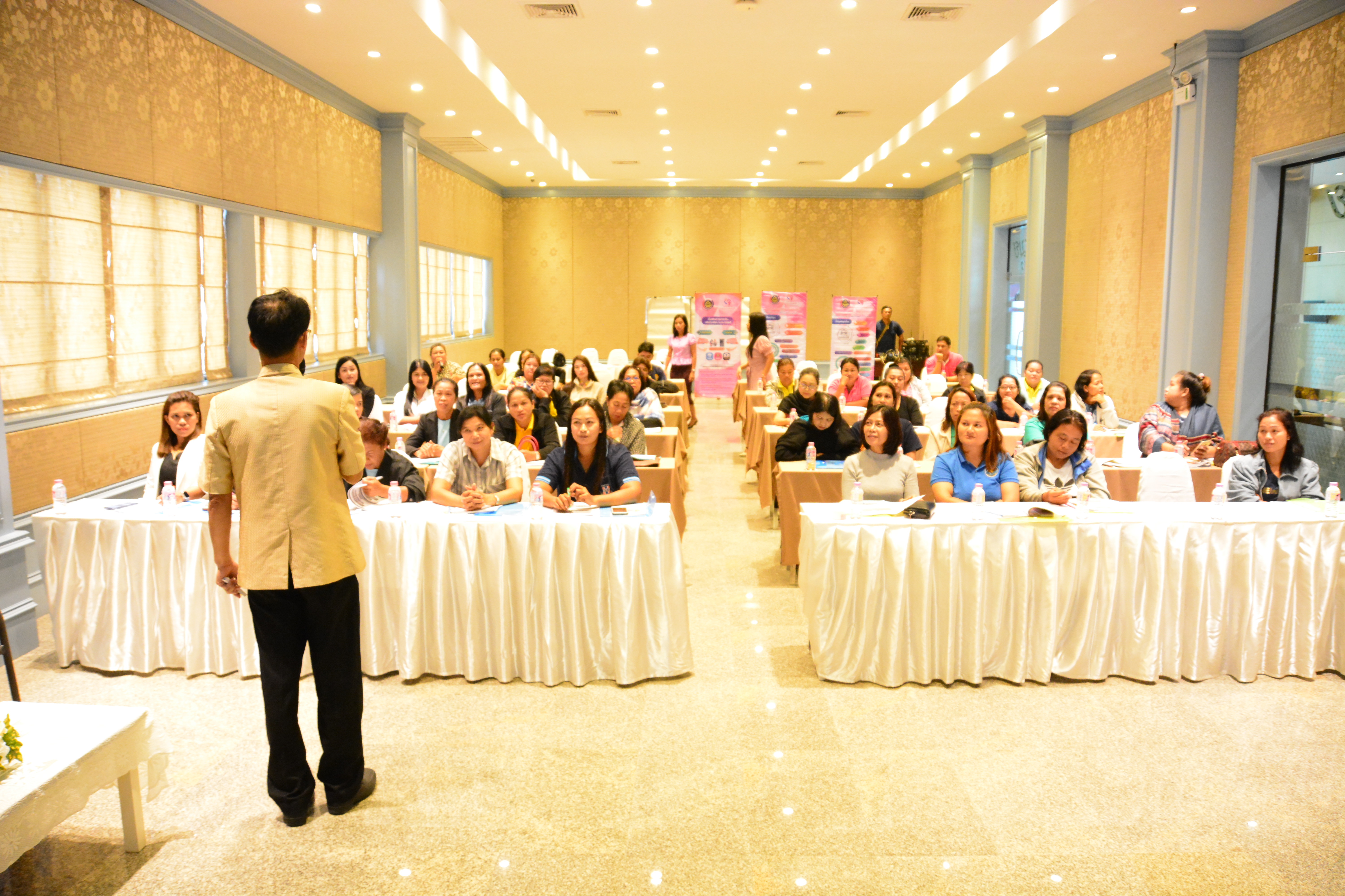การประชุมเชิงปฏิบัติการพัฒนากลุ่มอาชีพสมาชิกกองทุนพัฒนาบทบาทสตรี