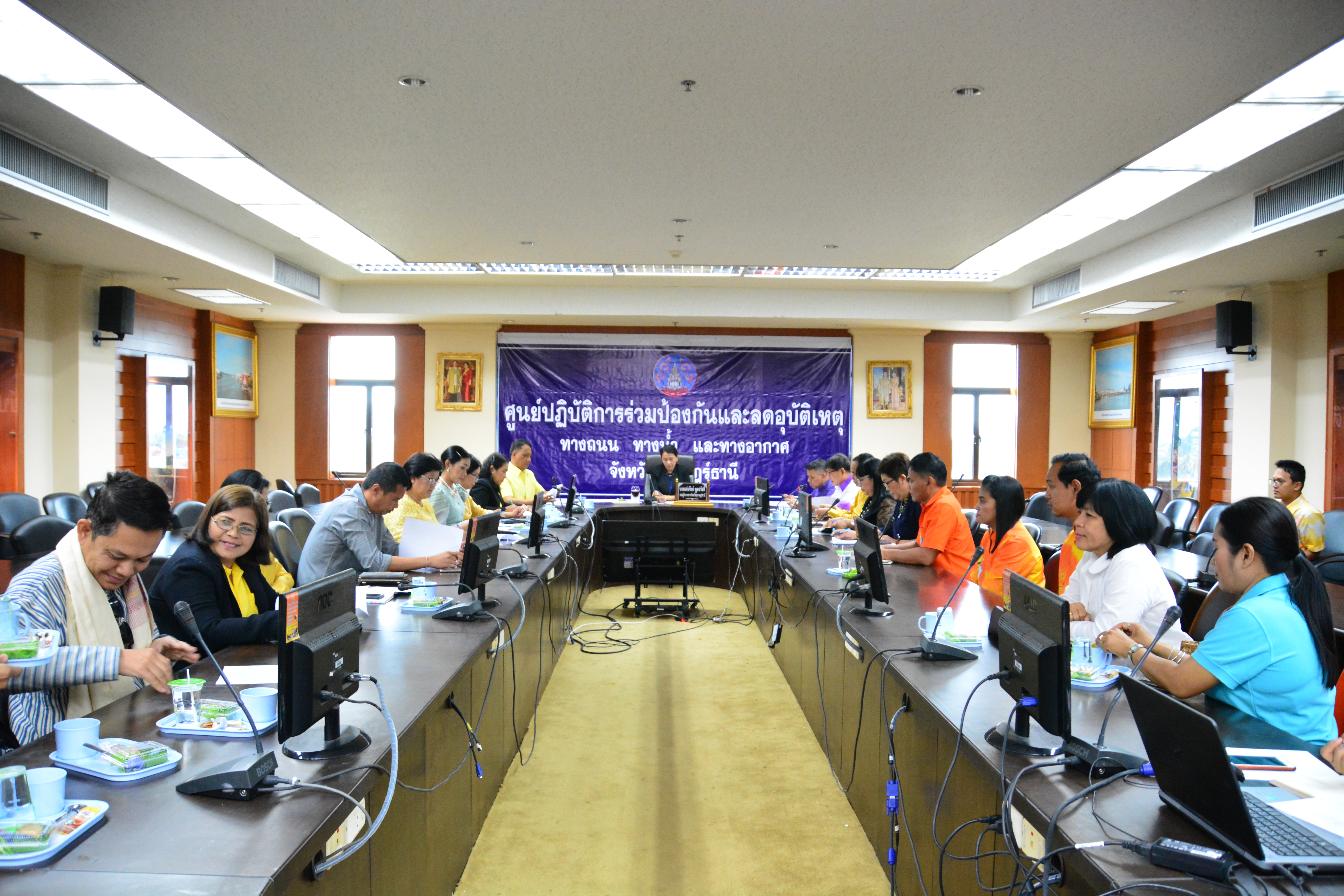 “สืบสาน อนุรักษ์ศิลป์ผ้าถิ่นไทย ดำรงไว้ในเเผ่นดิน”