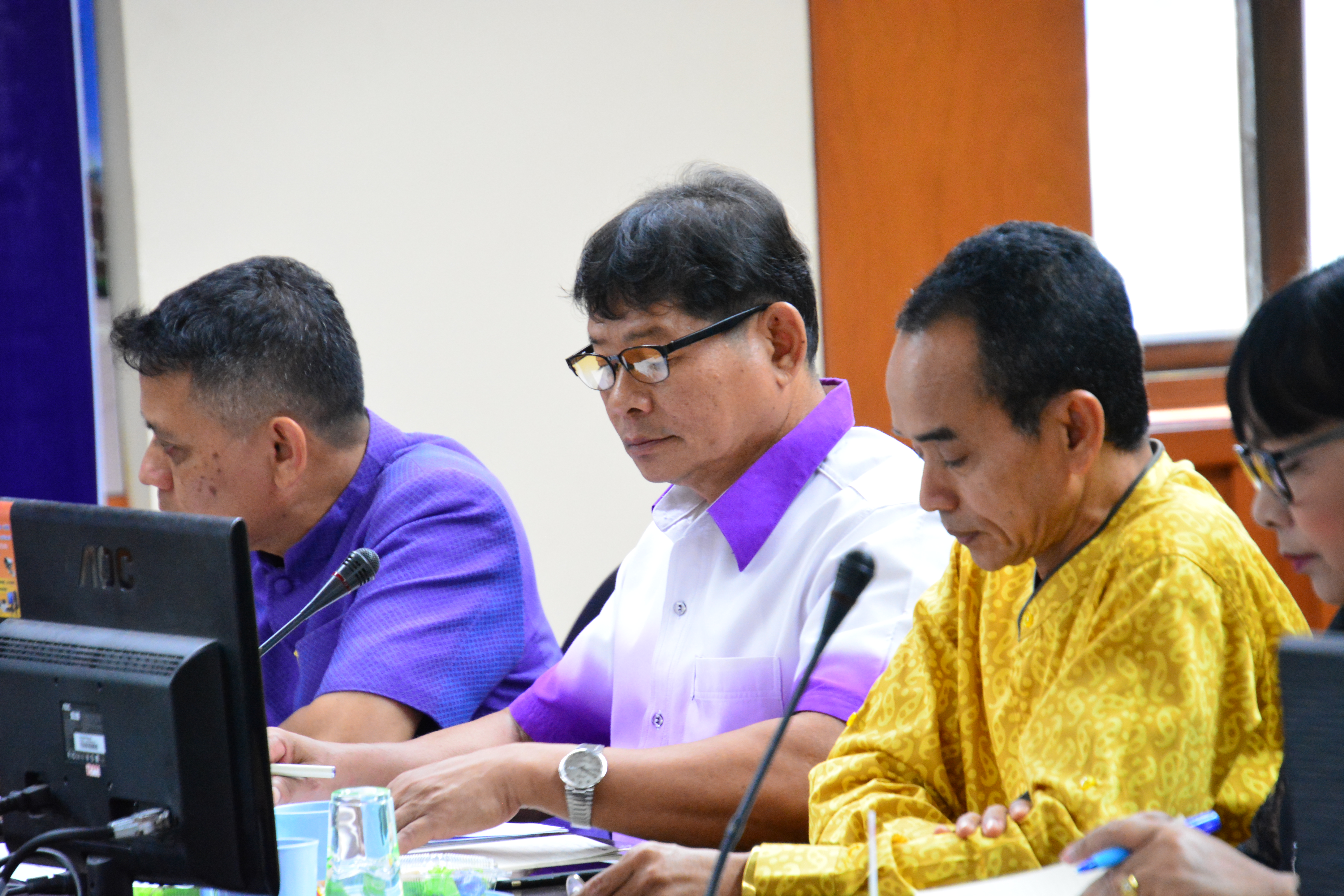 “สืบสาน อนุรักษ์ศิลป์ผ้าถิ่นไทย ดำรงไว้ในเเผ่นดิน”