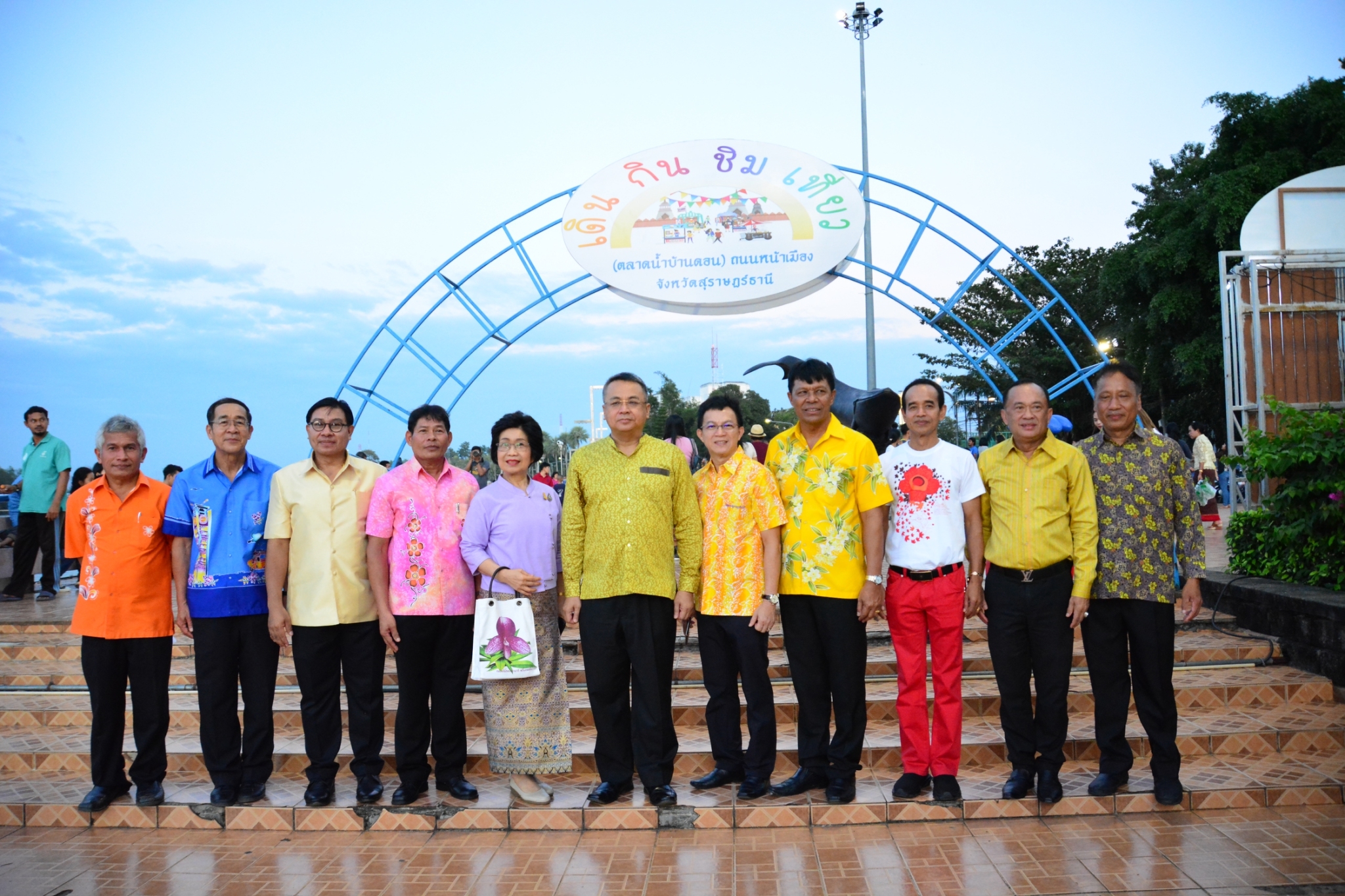 kick off กิจกรรมเดิน กิน ชิม เที่ยว “ตลาดน้ำบ้านดอน” ถนนหน้าเมือง จังหวัดสุราษฎร์ธานี