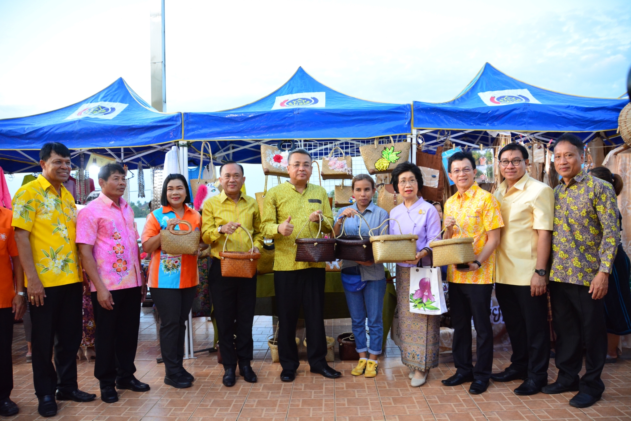 kick off กิจกรรมเดิน กิน ชิม เที่ยว “ตลาดน้ำบ้านดอน” ถนนหน้าเมือง จังหวัดสุราษฎร์ธานี