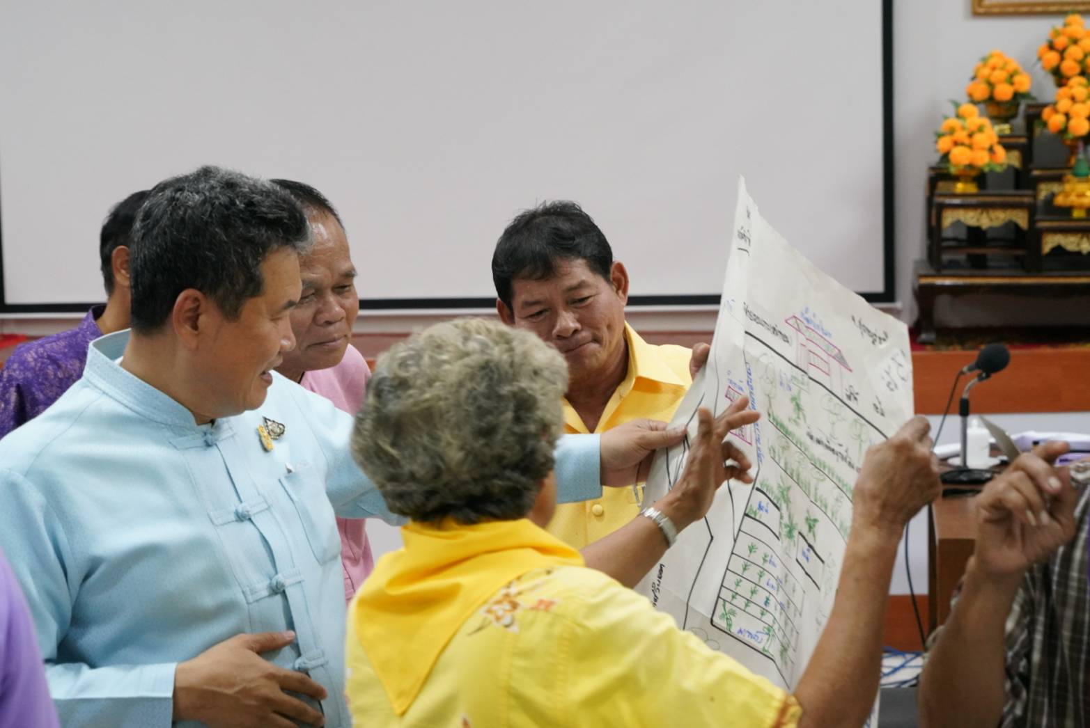 พช… ให้กำลังใจ รวมพลังเอามื้อสามัคคี สร้างวิถีโคก หนอง นา ด้ามขวานทอง