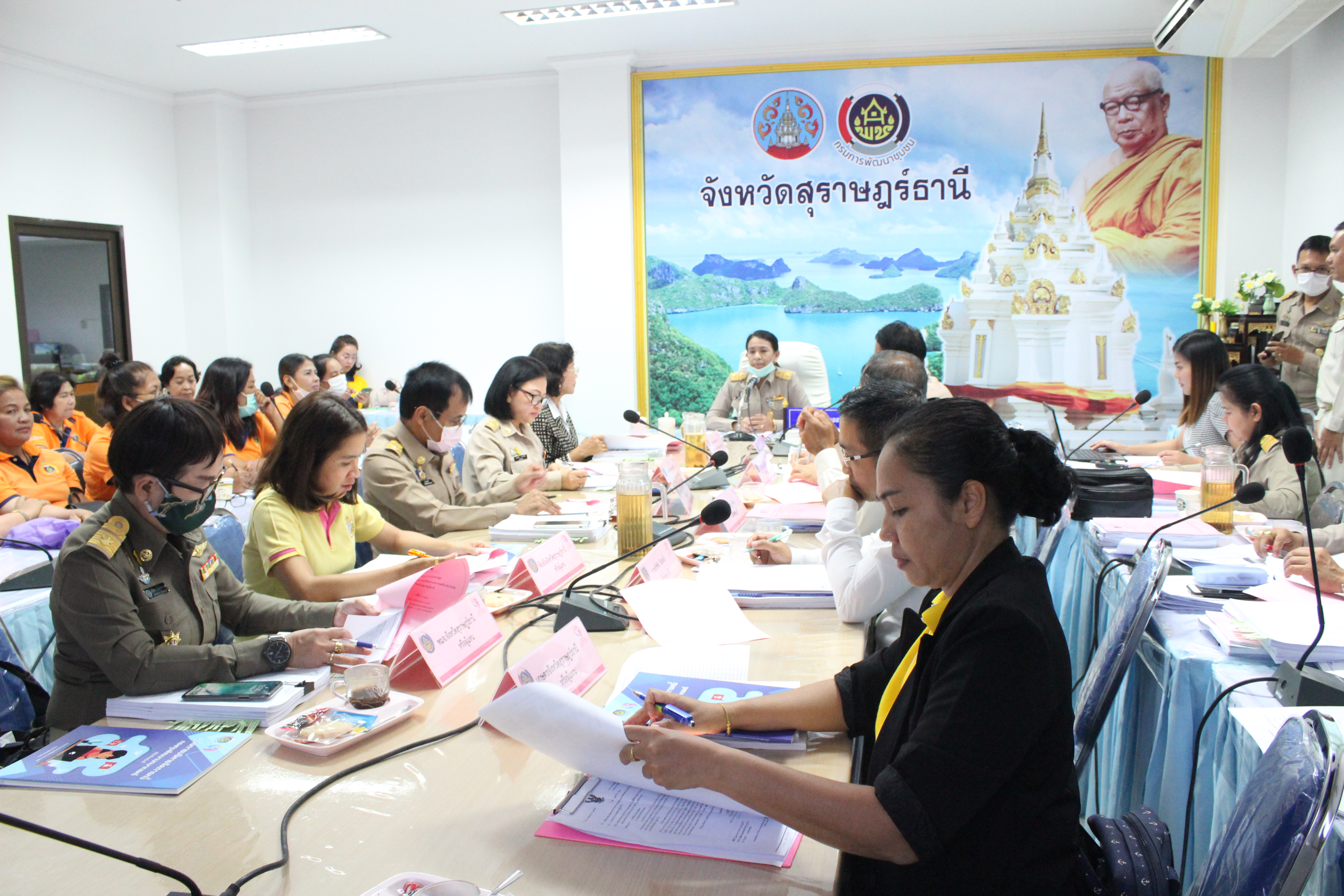 สาวสุราษฎร์  เฮ…….. พร้อมรับทุนหนุนเสริมอาชีพ