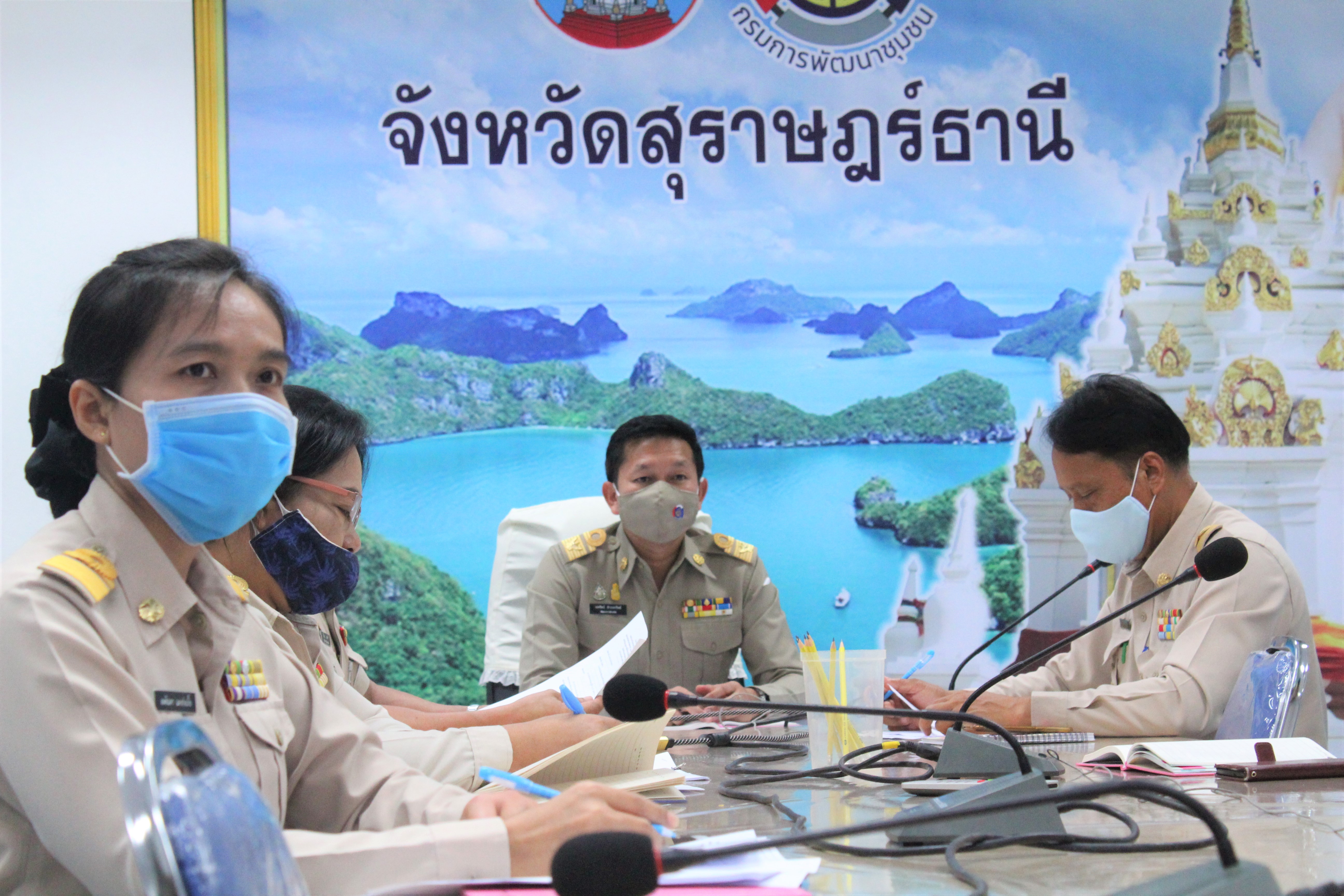 พช.สุราษฎร์ธานี ขานรับแนวทางการดำเนินงานแผนปฏิบัติการ 90 วัน “ปลูกผักสวนครัว เพื่อสร้างความมั่นคงทางอาหาร” และแนวทางการดำเนินโครงการพัฒนาคุณภาพชีวิตระดับครัวเรือนแบบบูรณาการเชิงพื้นที่