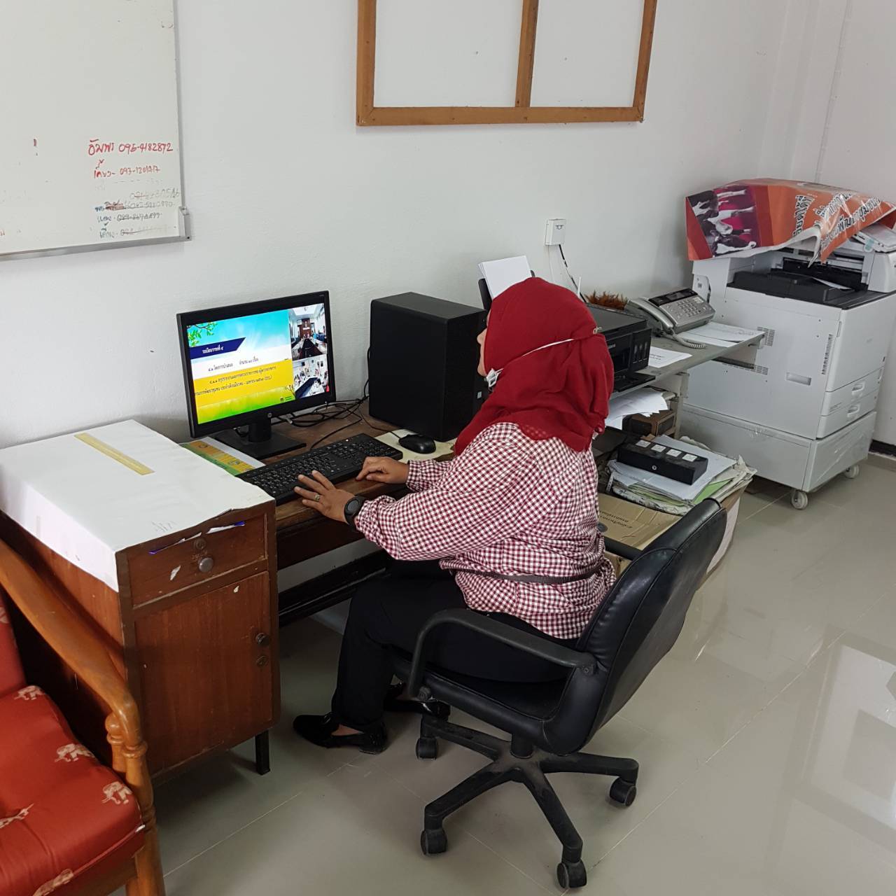 พช.สุราษฎร์ธานี  ร่วมรับฟังการประชุมกรมการพัฒนาชุมชน ครั้งที่ 4/2563 ผ่านระบบประชุมทางไกล (Video Conference) และระบบ TVพช.