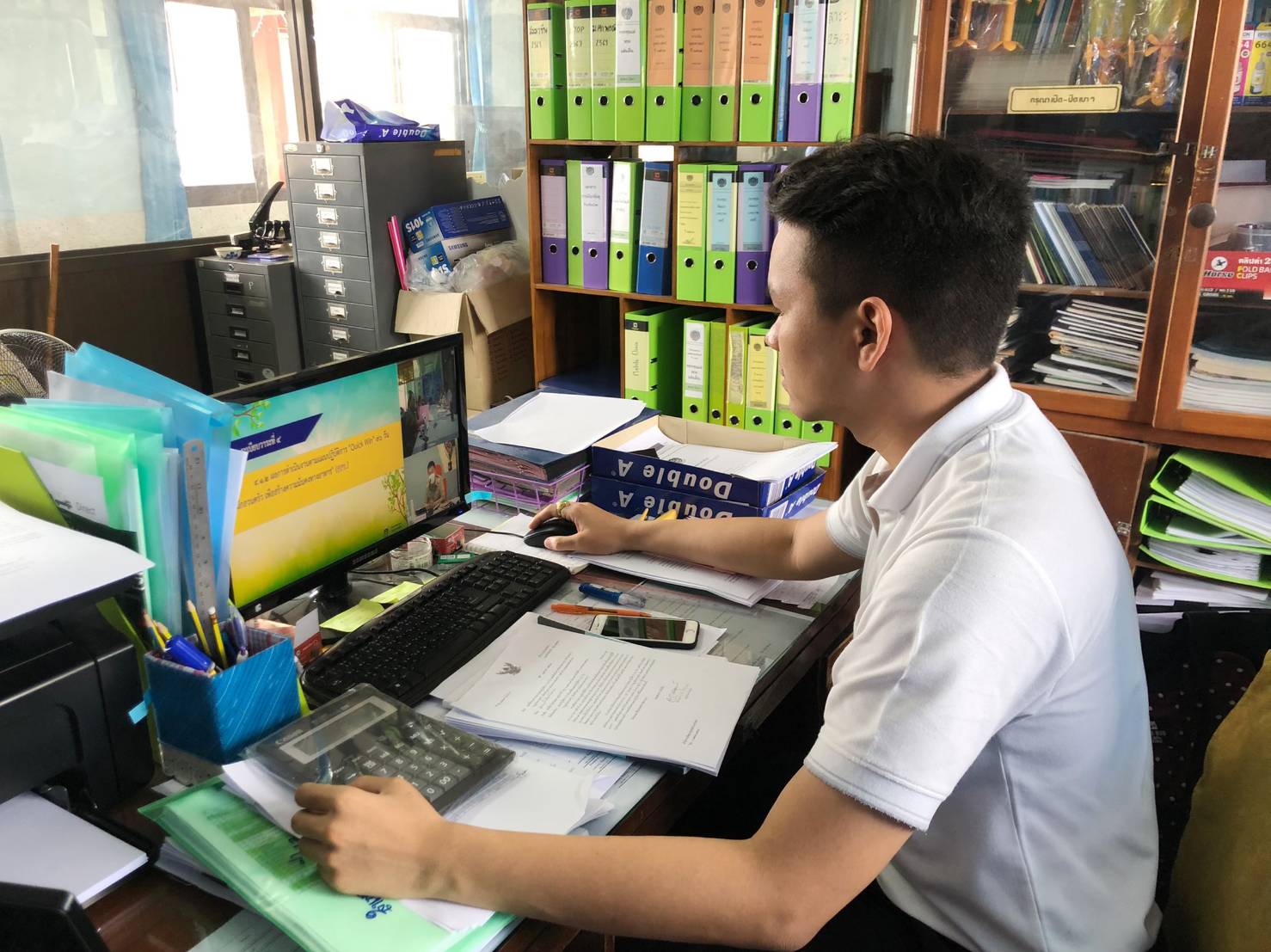 พช.สุราษฎร์ธานี  ร่วมรับฟังการประชุมกรมการพัฒนาชุมชน ครั้งที่ 4/2563 ผ่านระบบประชุมทางไกล (Video Conference) และระบบ TVพช.