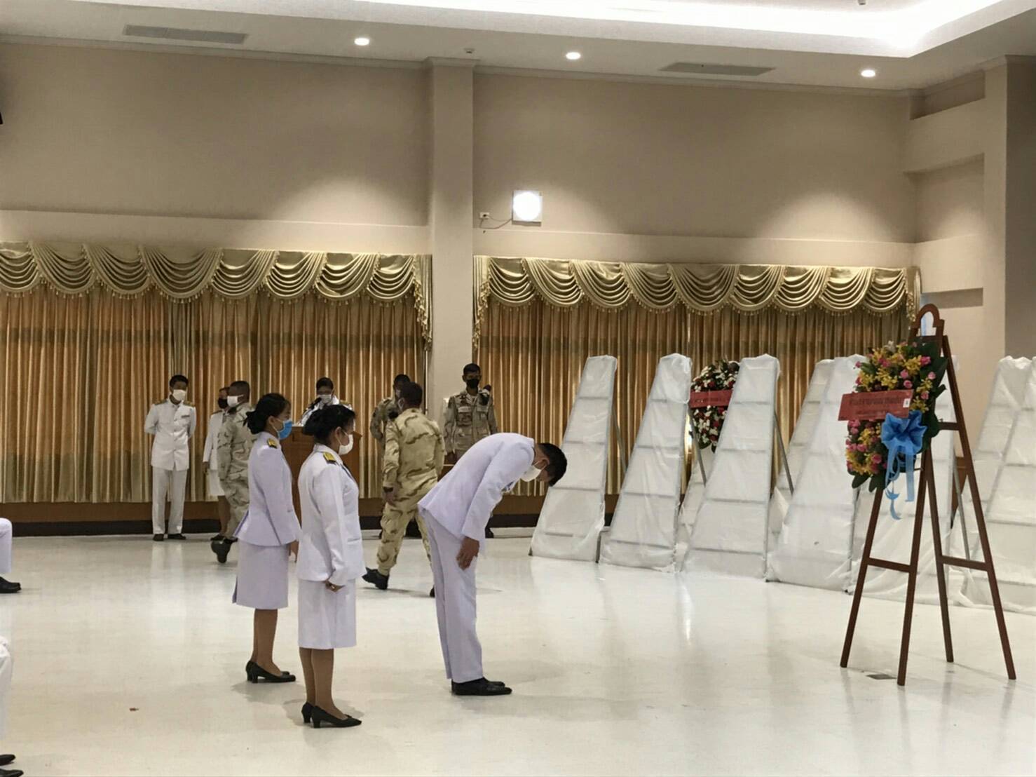 พัฒนาชุมชนจังหวัดสุราษฎร์ธานี  ร่วมพิธีถวายราชสักการะวันคล้ายวันสวรรคตสมเด็จพระนเรศวรมหาราช