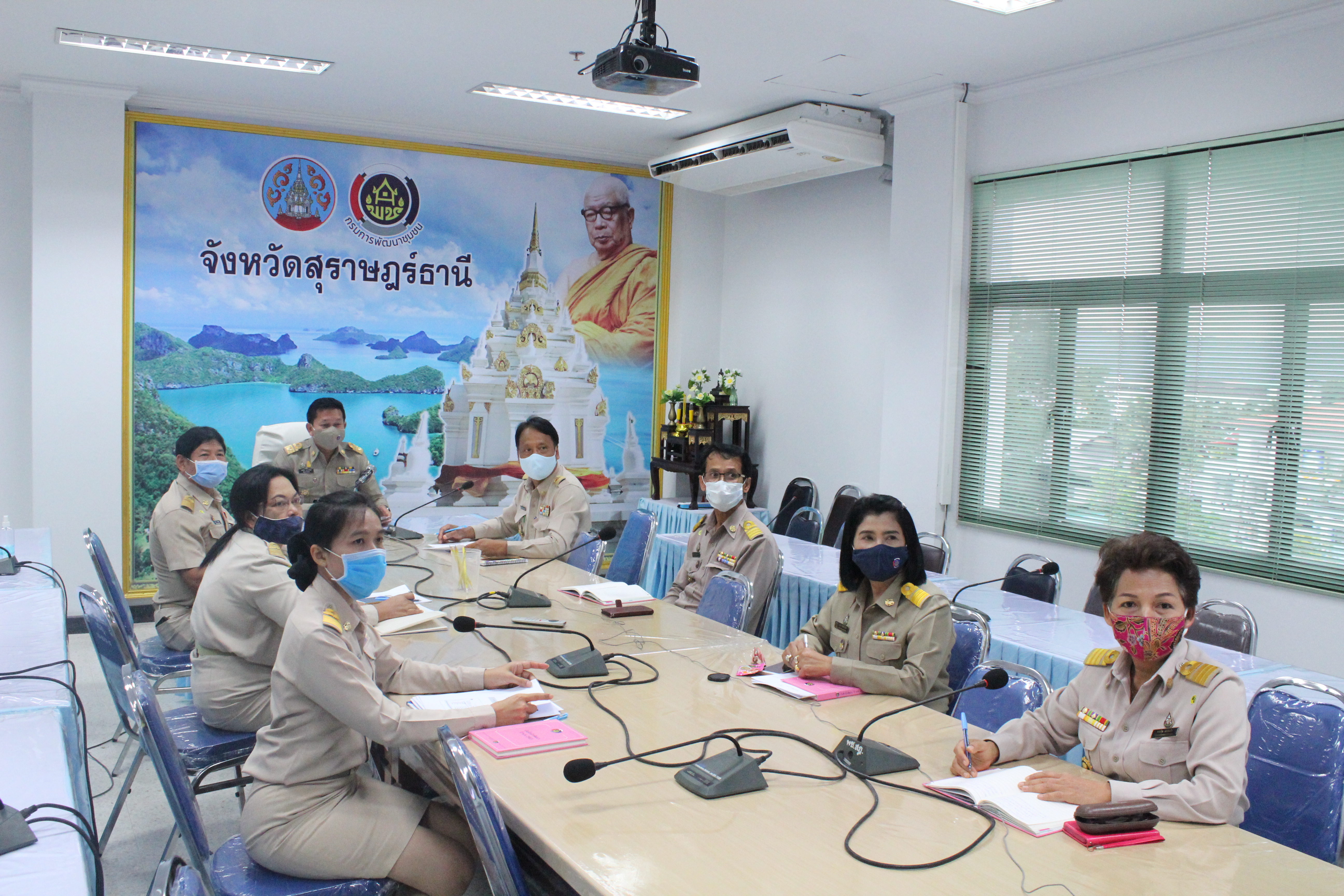 พช.สุราษฎร์ธานี ขานรับแนวทางการดำเนินงานแผนปฏิบัติการ 90 วัน “ปลูกผักสวนครัว เพื่อสร้างความมั่นคงทางอาหาร” และแนวทางการดำเนินโครงการพัฒนาคุณภาพชีวิตระดับครัวเรือนแบบบูรณาการเชิงพื้นที่