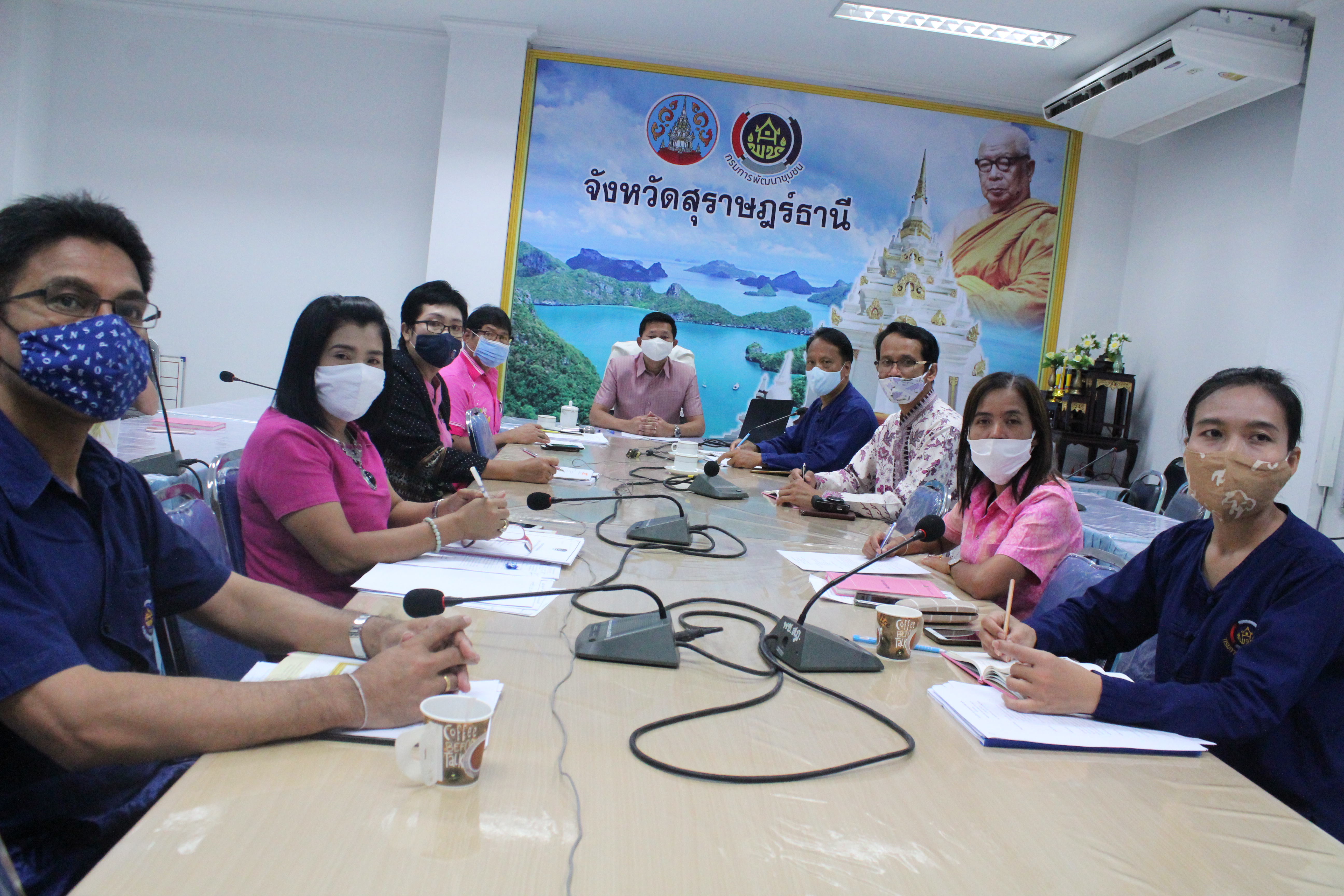 พช.สุราษฎร์ธานี  ร่วมรับฟังการประชุมกรมการพัฒนาชุมชน ครั้งที่ 4/2563 ผ่านระบบประชุมทางไกล (Video Conference) และระบบ TVพช.