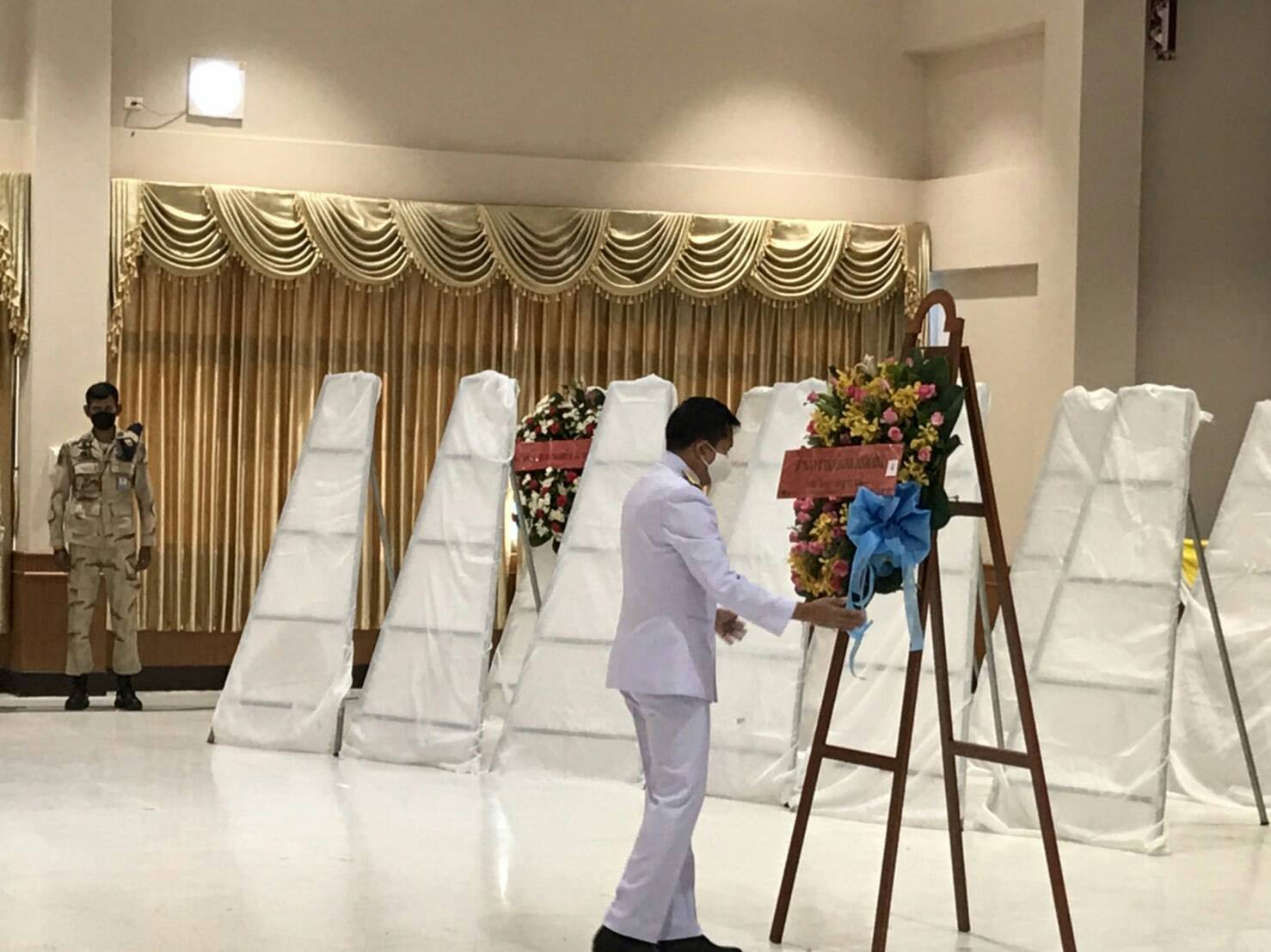 พัฒนาชุมชนจังหวัดสุราษฎร์ธานี  ร่วมพิธีถวายราชสักการะวันคล้ายวันสวรรคตสมเด็จพระนเรศวรมหาราช