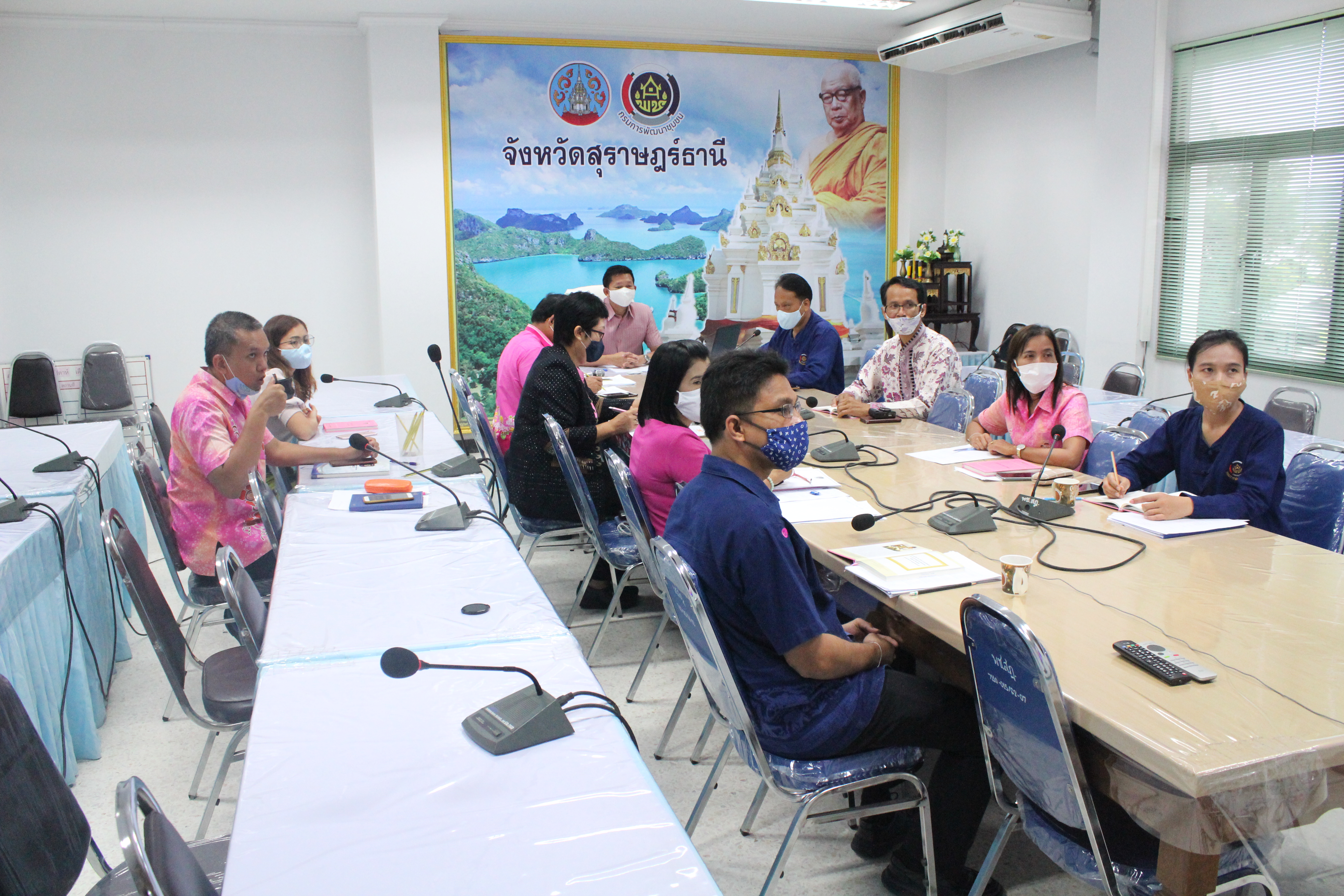 พช.สุราษฎร์ธานี  ร่วมรับฟังการประชุมกรมการพัฒนาชุมชน ครั้งที่ 4/2563 ผ่านระบบประชุมทางไกล (Video Conference) และระบบ TVพช.