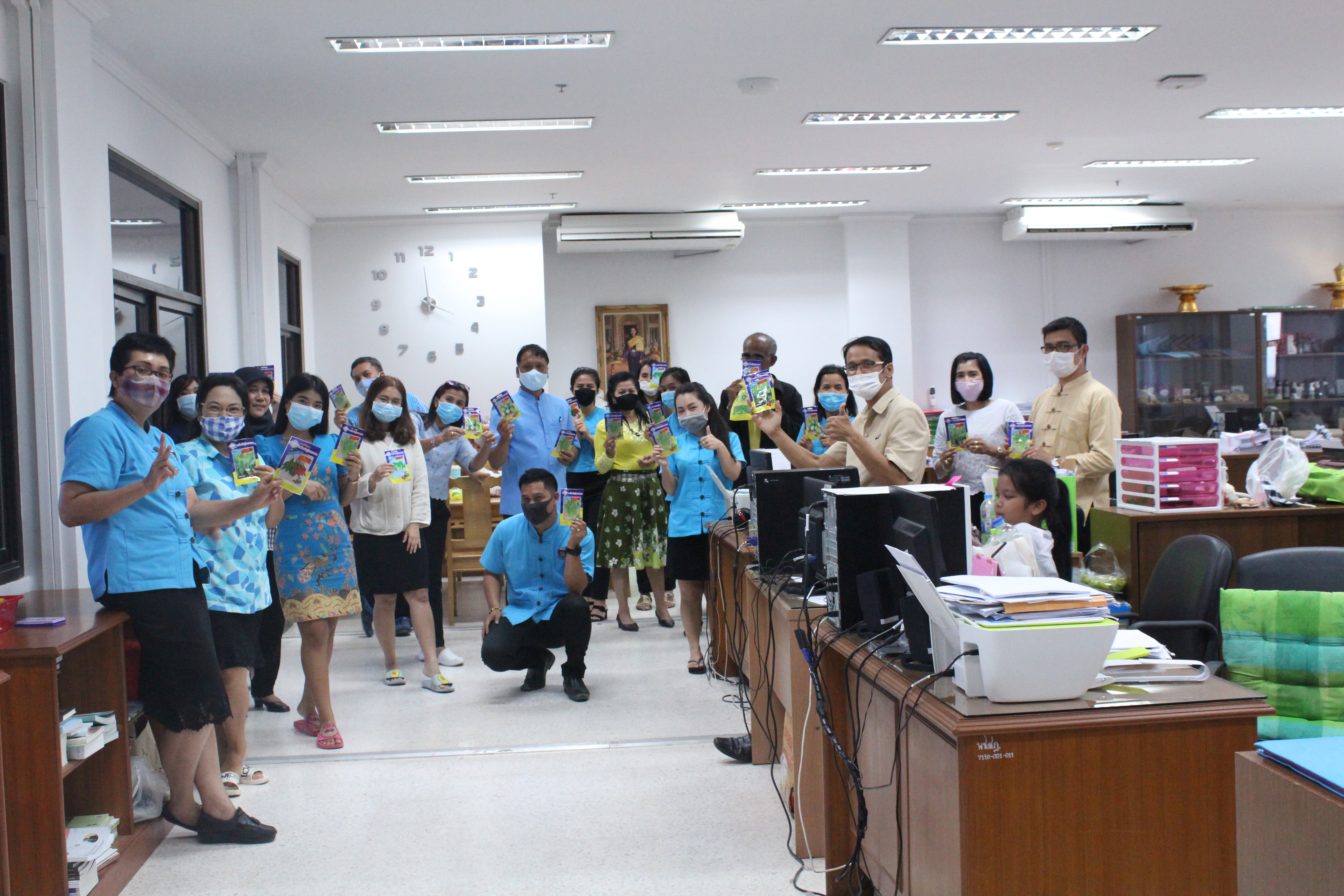 แลกเปลี่ยน-แบ่งปัน เมล็ดพันธุ์ผัก สร้างความมั่นคงทางอาหาร เจ้าหน้าที่พัฒนาชุมชนจังหวัดสุราษฎร์ธานี