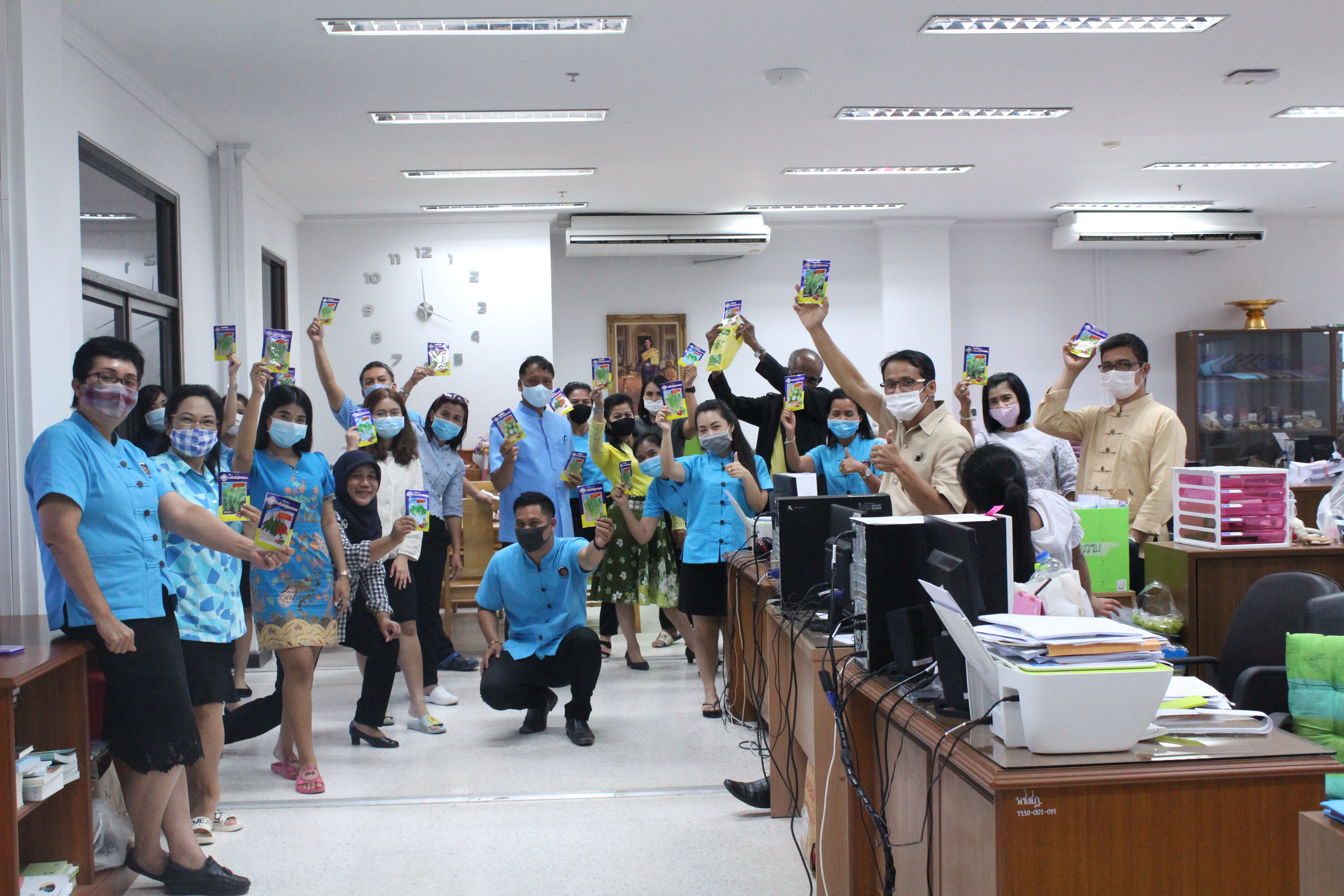 แลกเปลี่ยน-แบ่งปัน เมล็ดพันธุ์ผัก สร้างความมั่นคงทางอาหาร เจ้าหน้าที่พัฒนาชุมชนจังหวัดสุราษฎร์ธานี