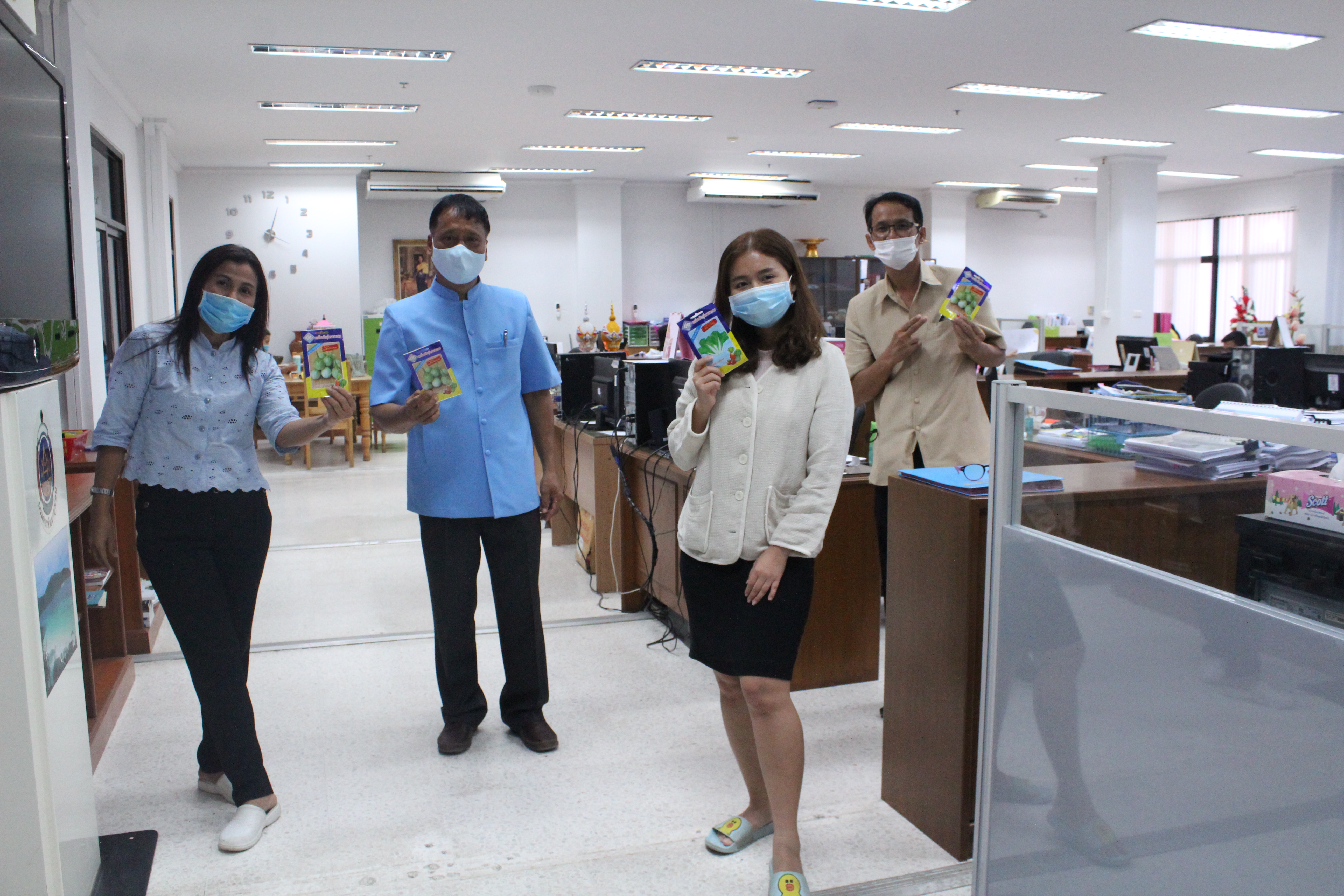 แลกเปลี่ยน-แบ่งปัน เมล็ดพันธุ์ผัก สร้างความมั่นคงทางอาหาร เจ้าหน้าที่พัฒนาชุมชนจังหวัดสุราษฎร์ธานี