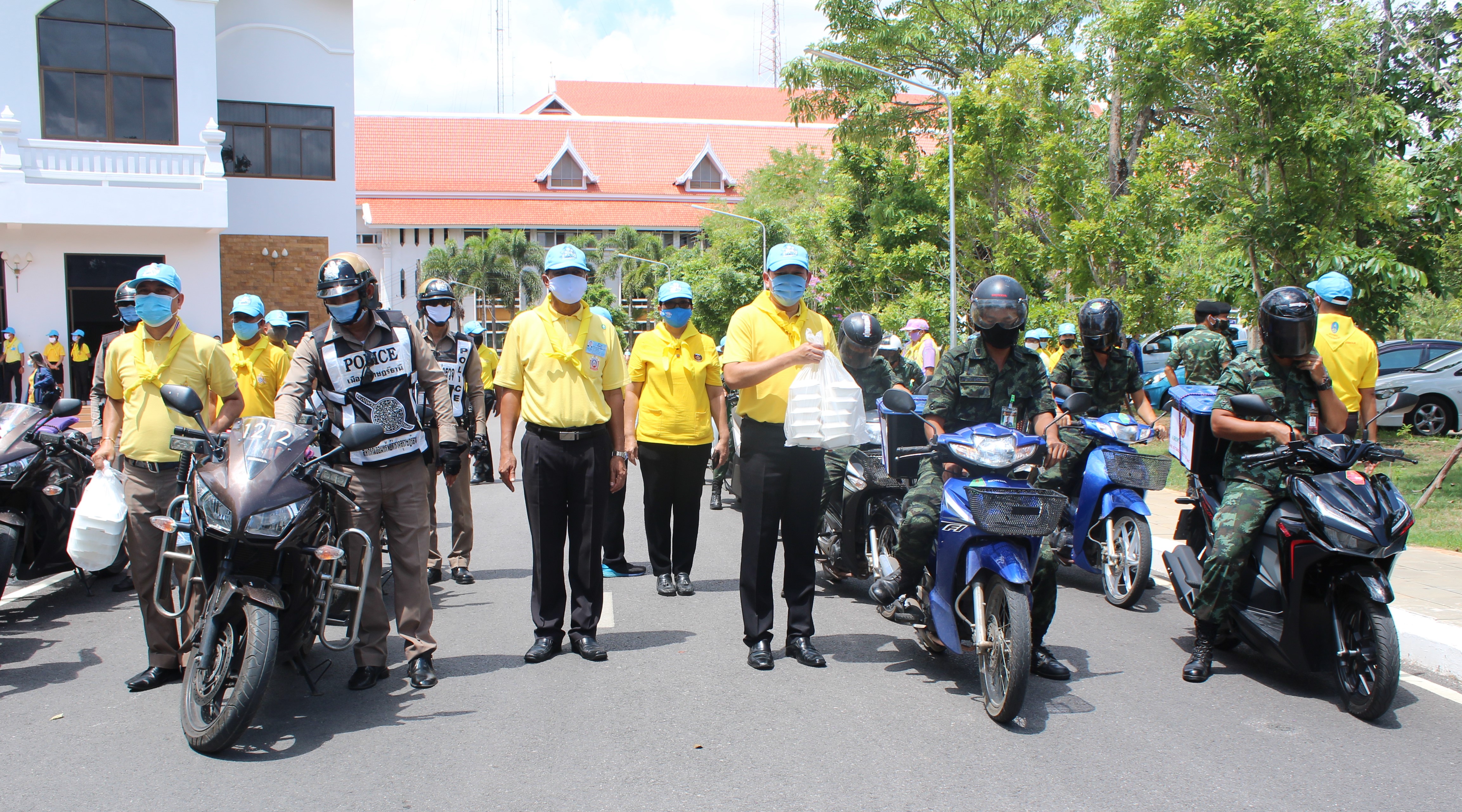 พจ.สุราษฎร์ธานี นำพืชผักสวนครัว มอบโรงครัวปรุงอาหาร